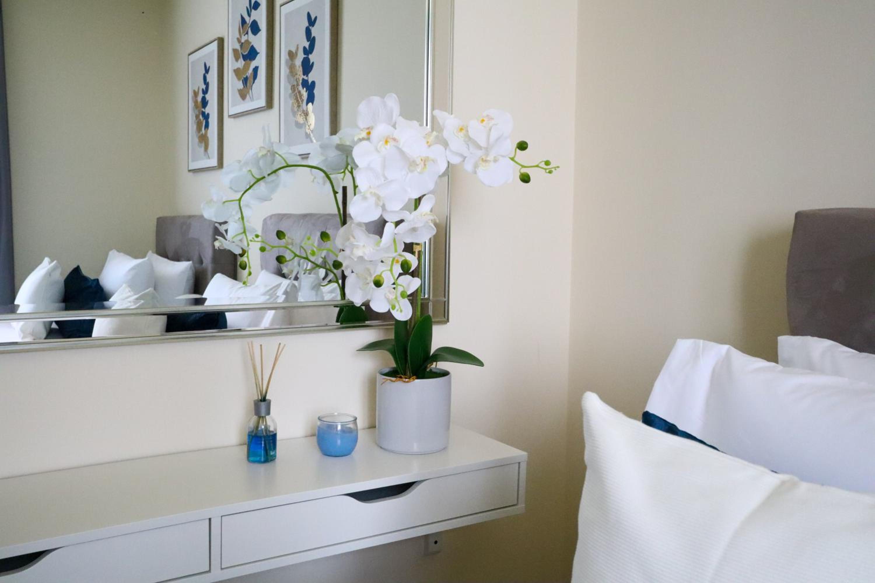 HiGuests - Charming Apt With Private Balcony Near Dubai Mall