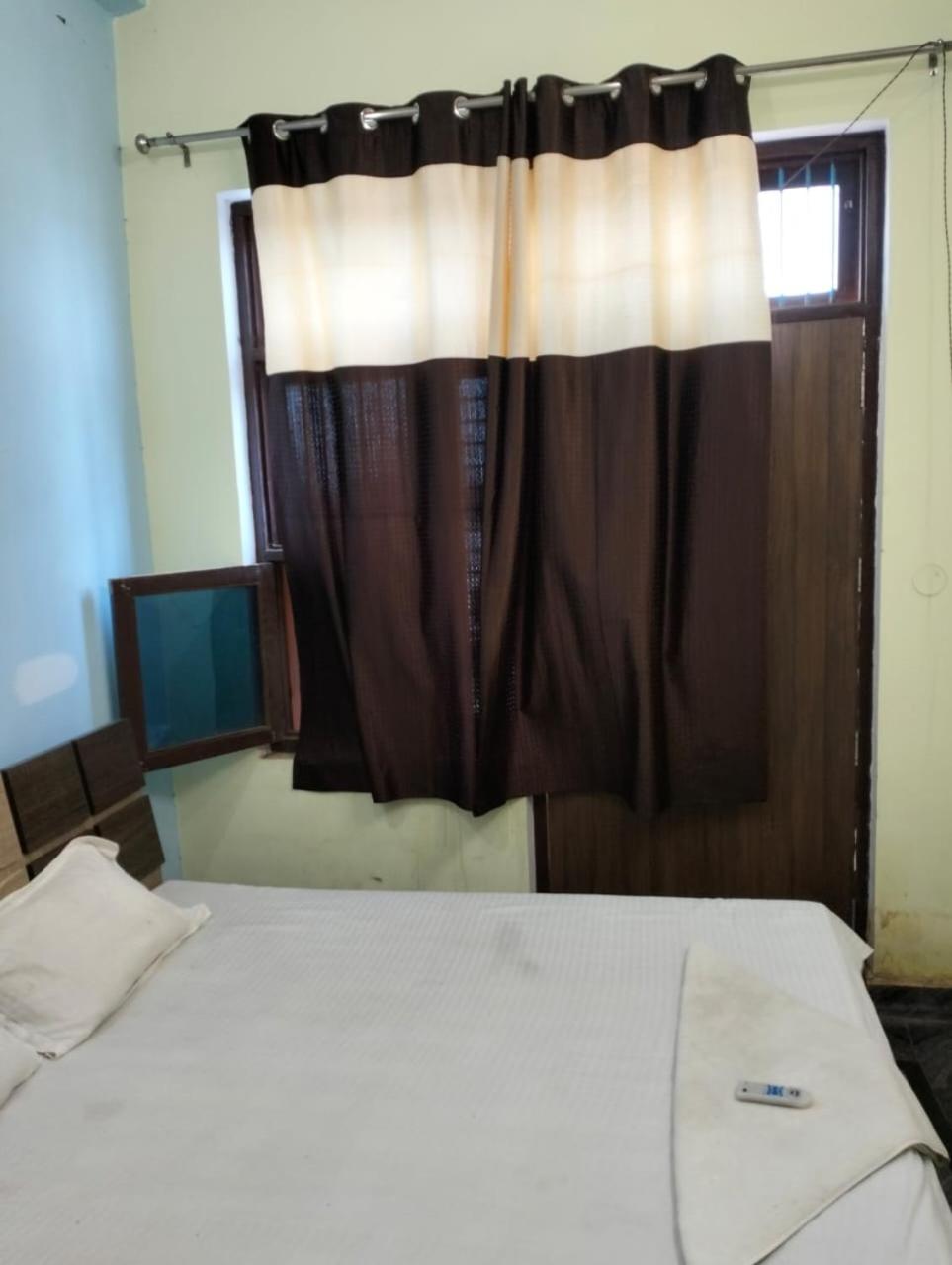 Suresh Guest House & Hotel By WB Inn