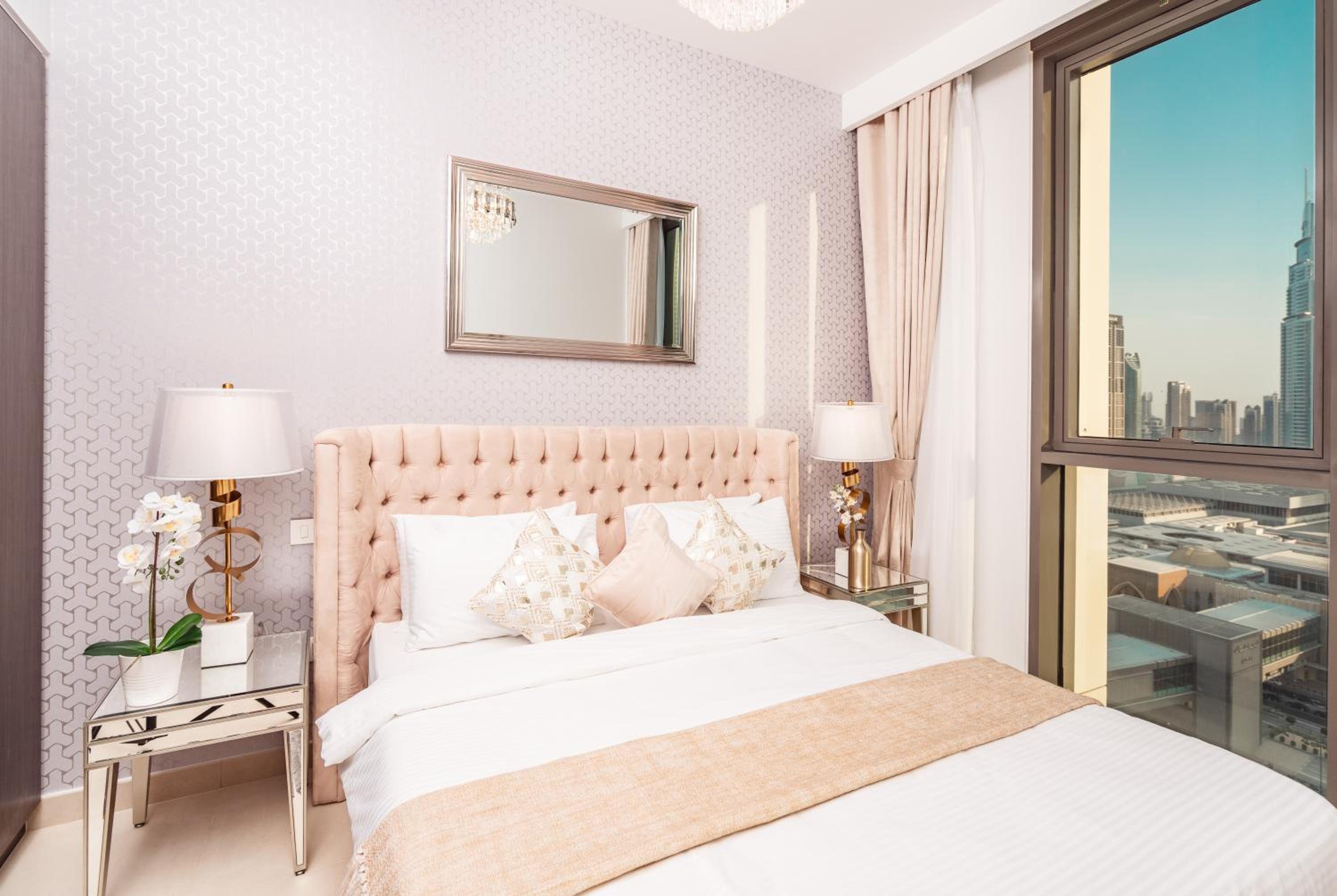 Elite Royal Apartment - Panoramic Full Burj Khalifa, Fountain & Skyline View - ACed direct connection to Dubai Mall - Governor