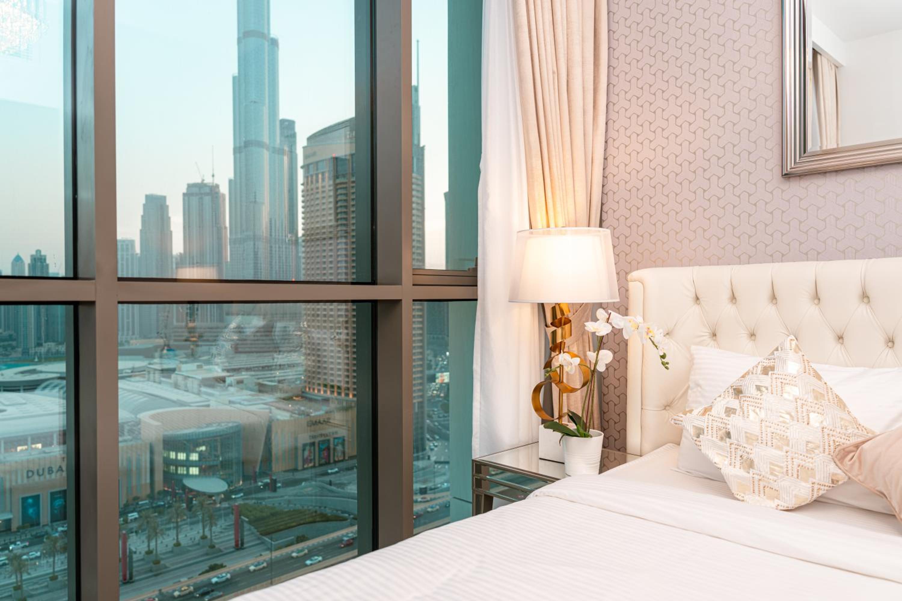 Elite Royal Apartment - Panoramic Full Burj Khalifa, Fountain & Skyline View - ACed direct connection to Dubai Mall - Governor