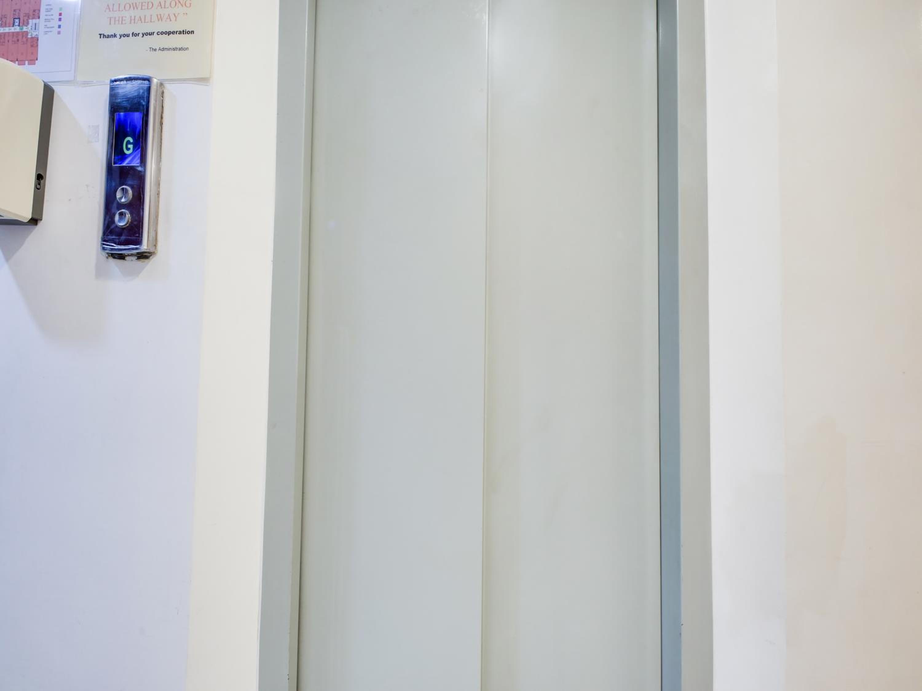 OYO 893 Dian Suites Makati
