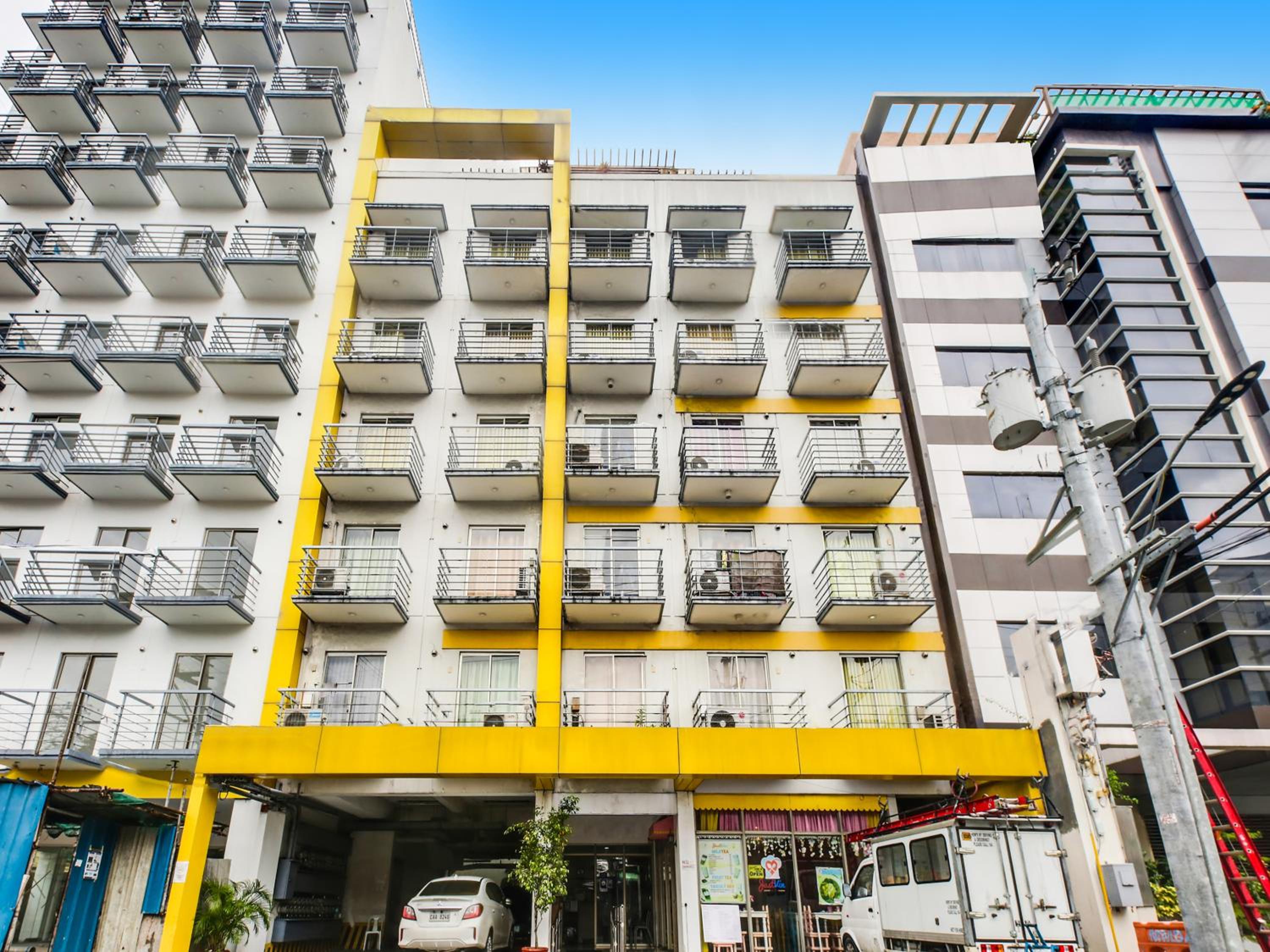 OYO 893 Dian Suites Makati