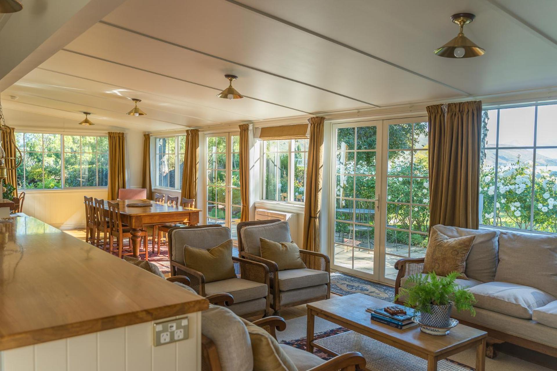Aldourie Lodge