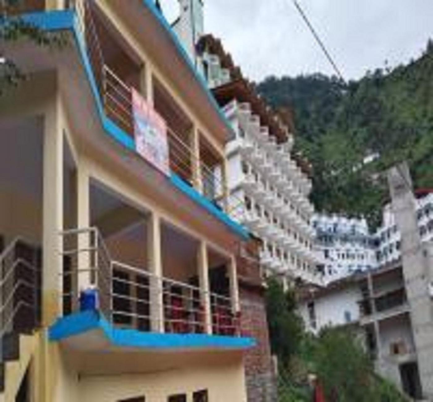 Rudra Palace by StayApart - Reach at Sitapur Parking view 3