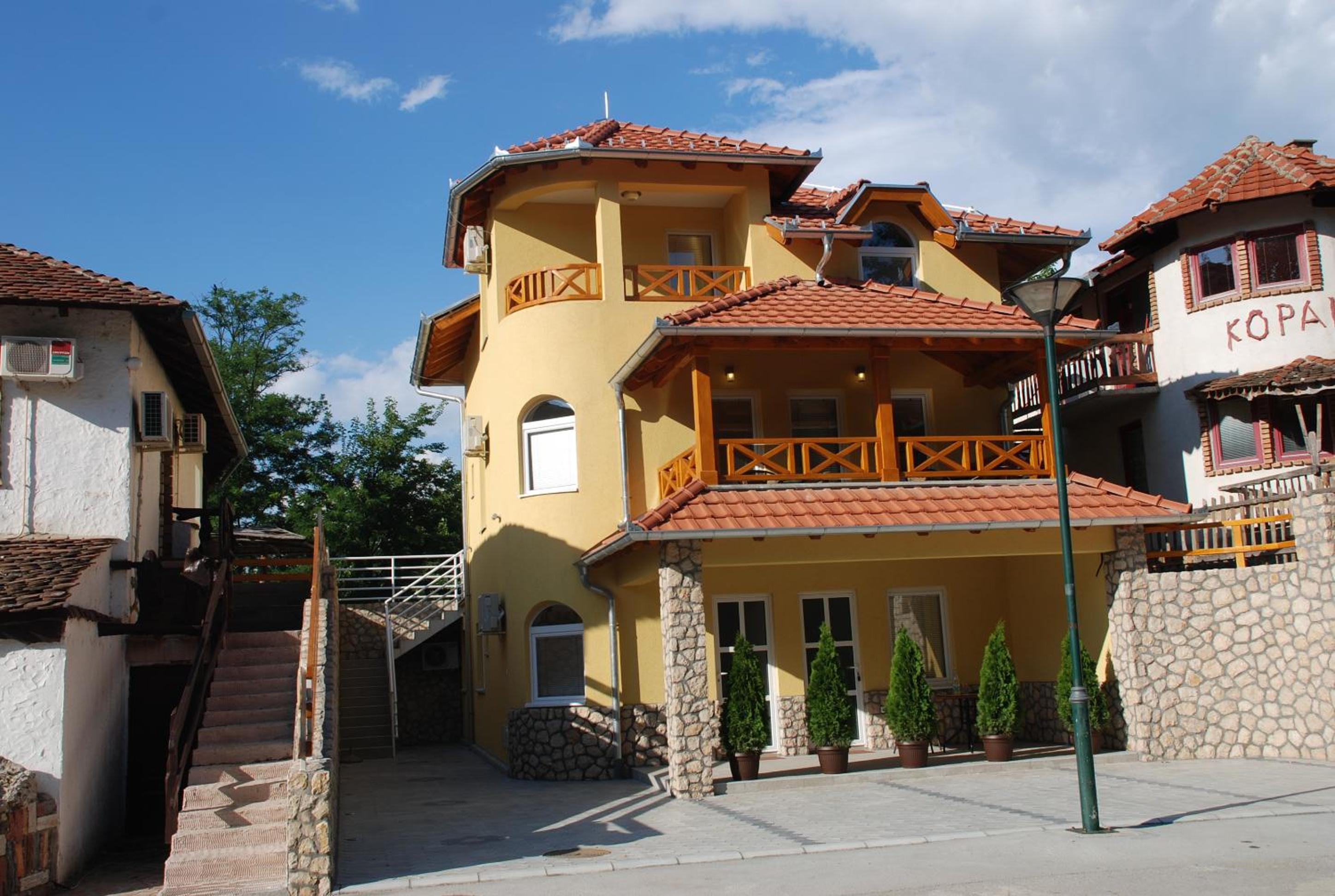 Villa Simic Silver Lake view 4