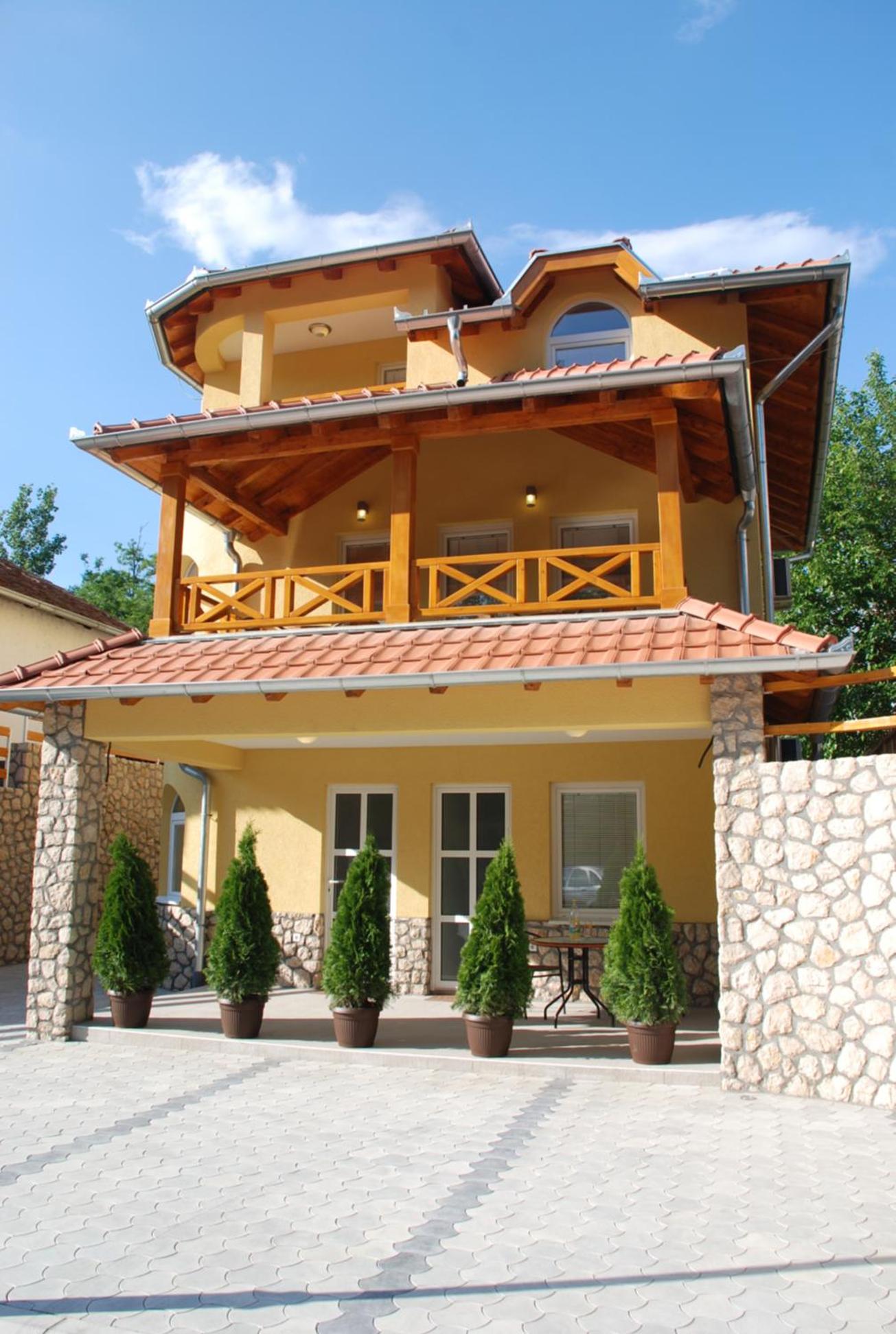 Villa Simic Silver Lake view 3