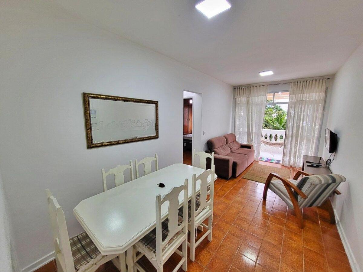 Ap 02 dorms - Enseada - com sacada, Ar-Cond, Wi-Fi, 01 vaga, Lado Praia