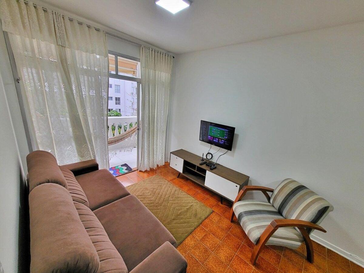 Ap 02 dorms - Enseada - com sacada, Ar-Cond, Wi-Fi, 01 vaga, Lado Praia