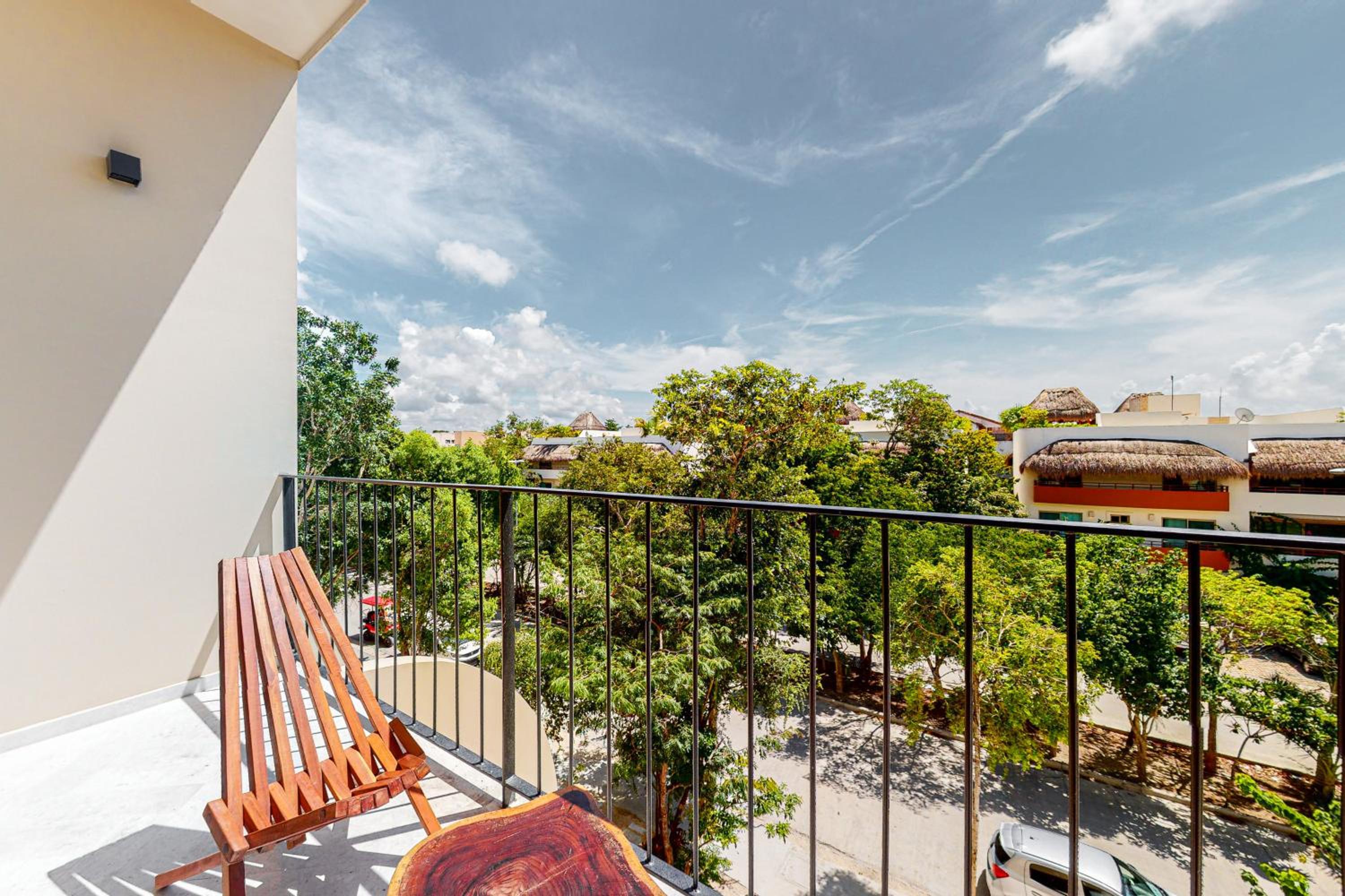 Giada 212A view 3
