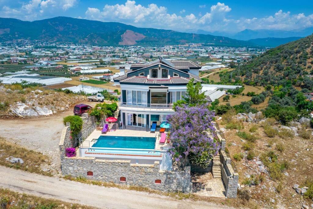 Hotel sessiz sakin manzaralı sauna ve jakuzili,müstakil havuzlu villa - Image 1