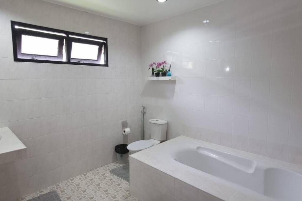 Lovely 2-Bedroom Condo with Pool