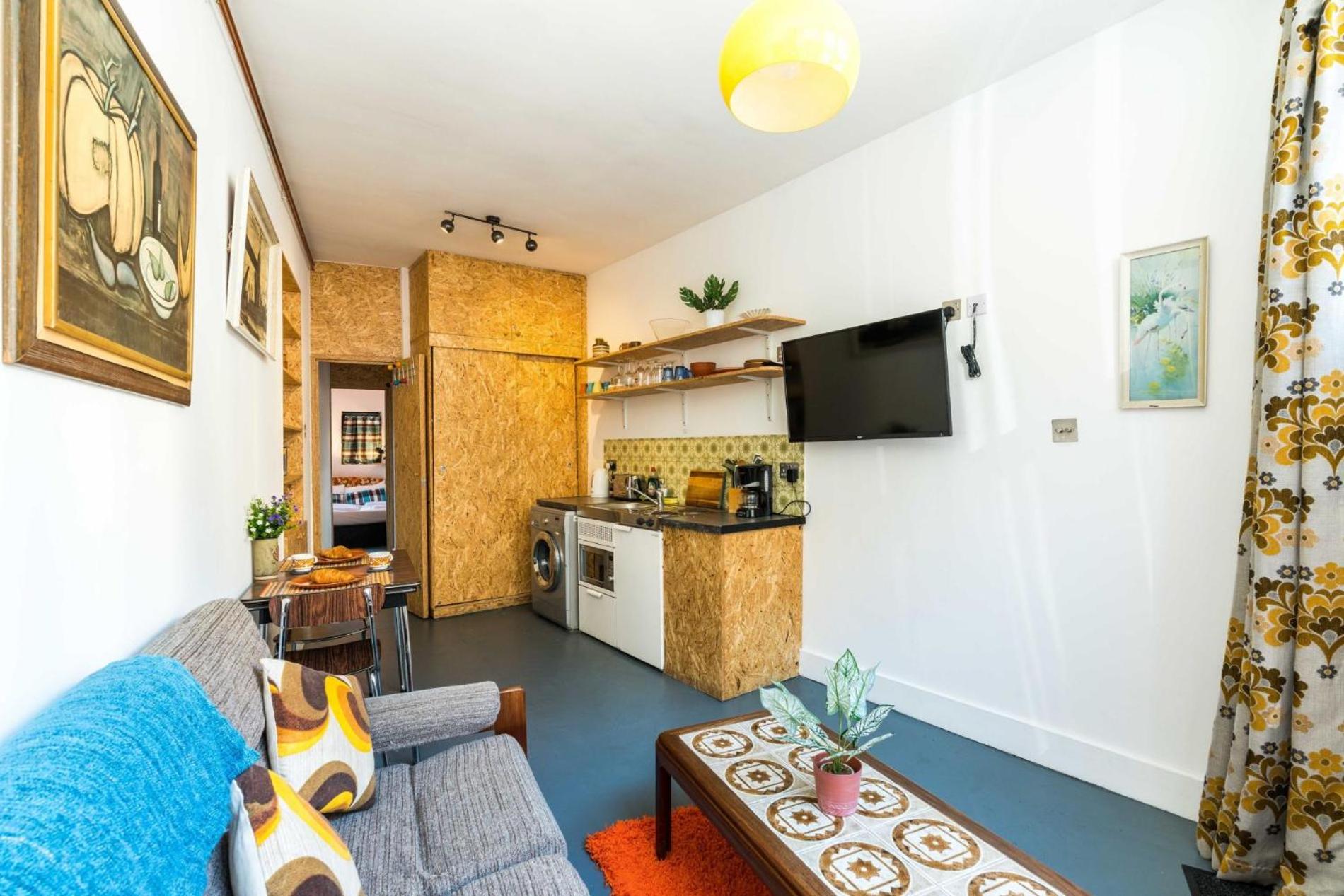 1 Bedroom House With an Edge in King Cross