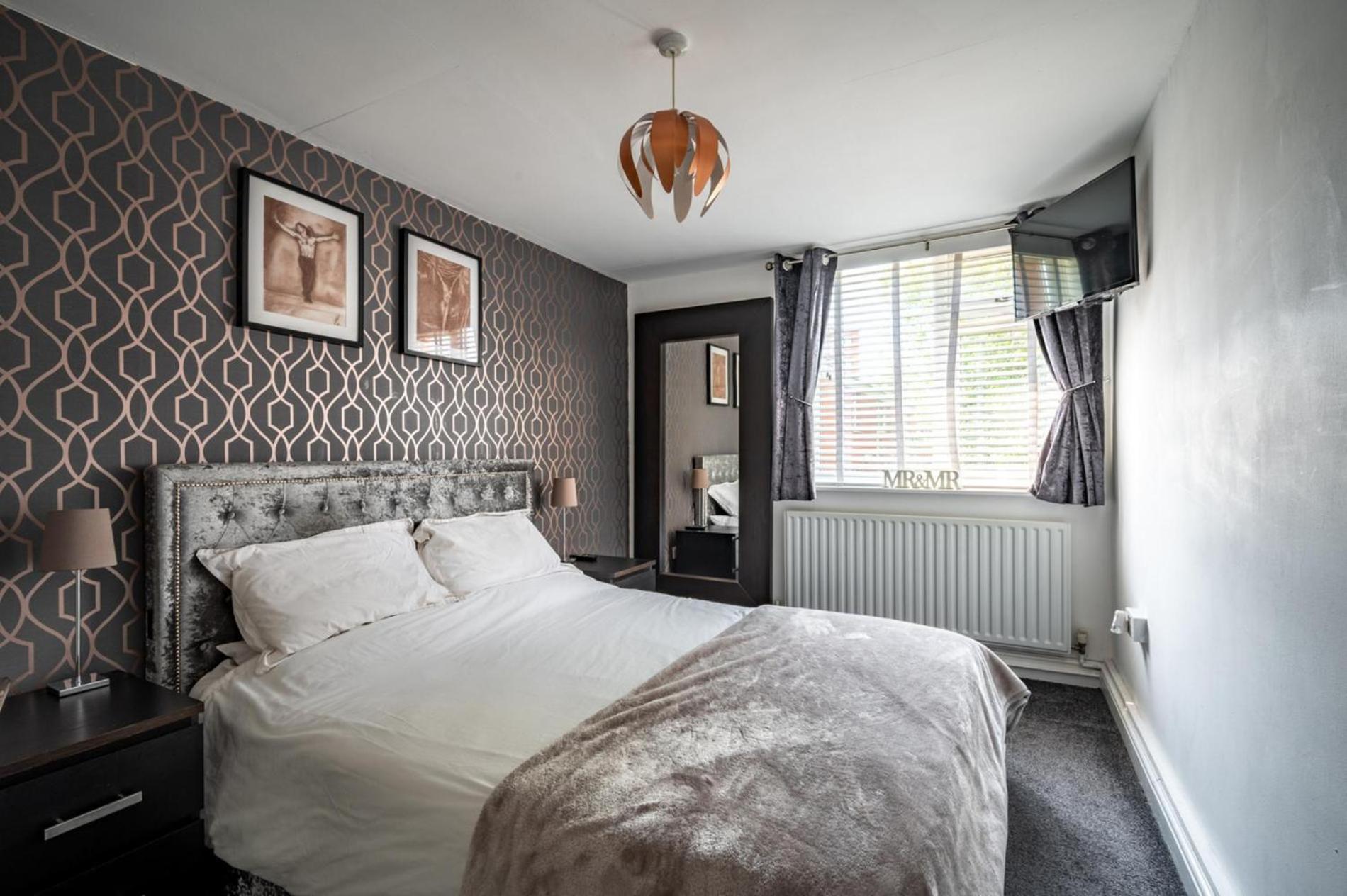 Stunning 1BD Flat close to Manchester City Centre view 2