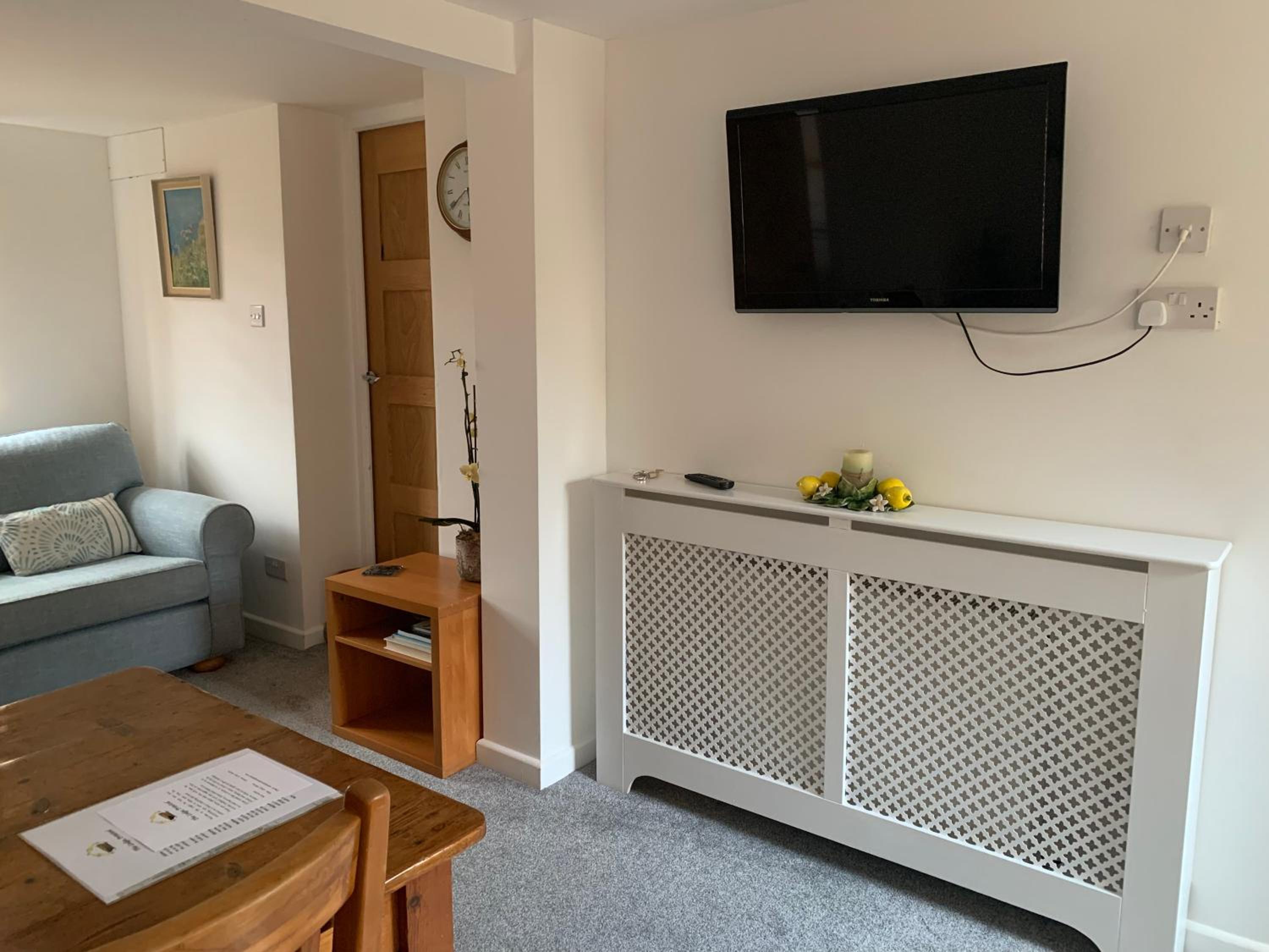 One bedroom self contained annex with own bathroom, sitting room and kitchenette view 4