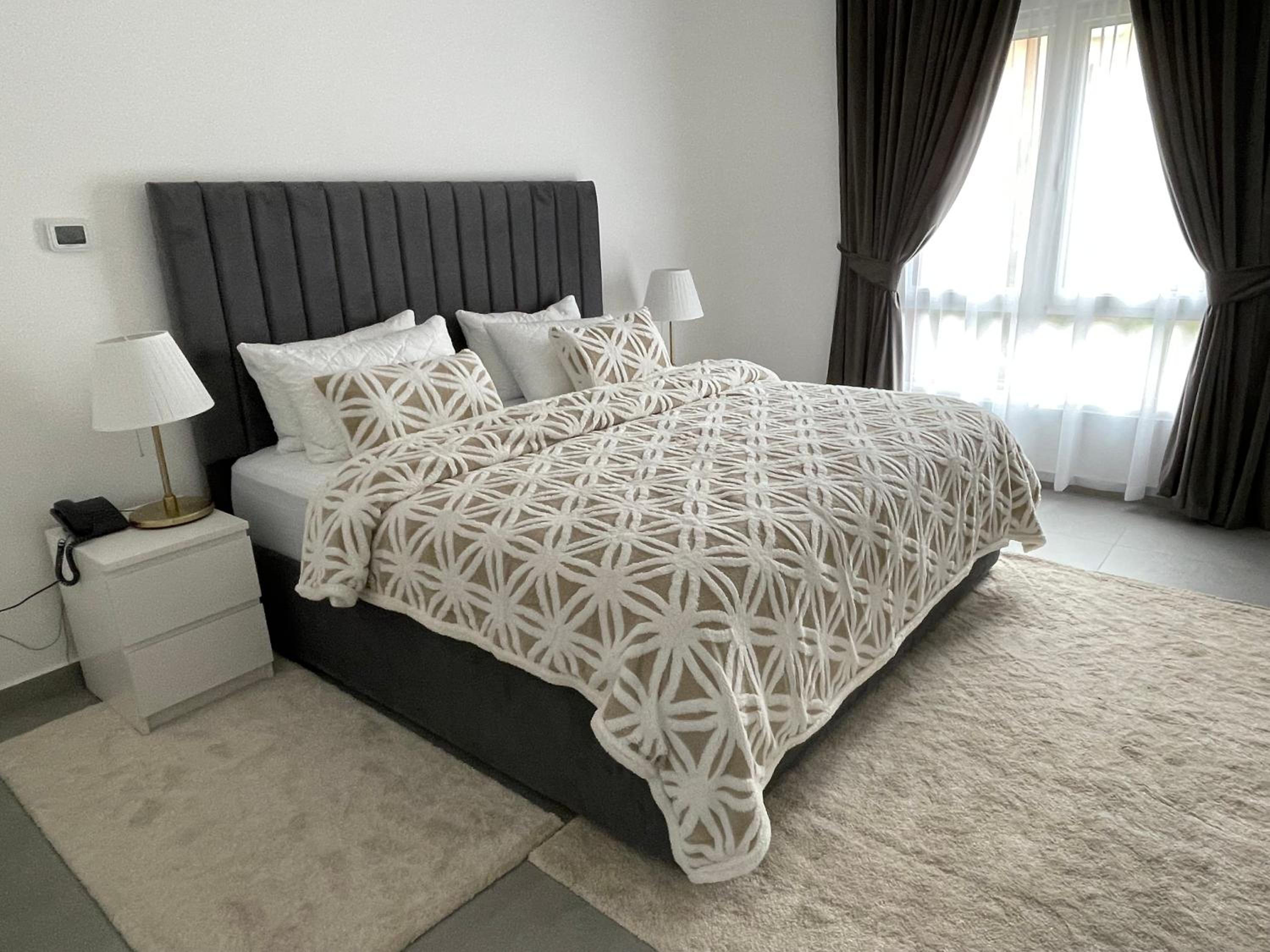 Birchfort - Newly renovated unique 1 bedroom apartment