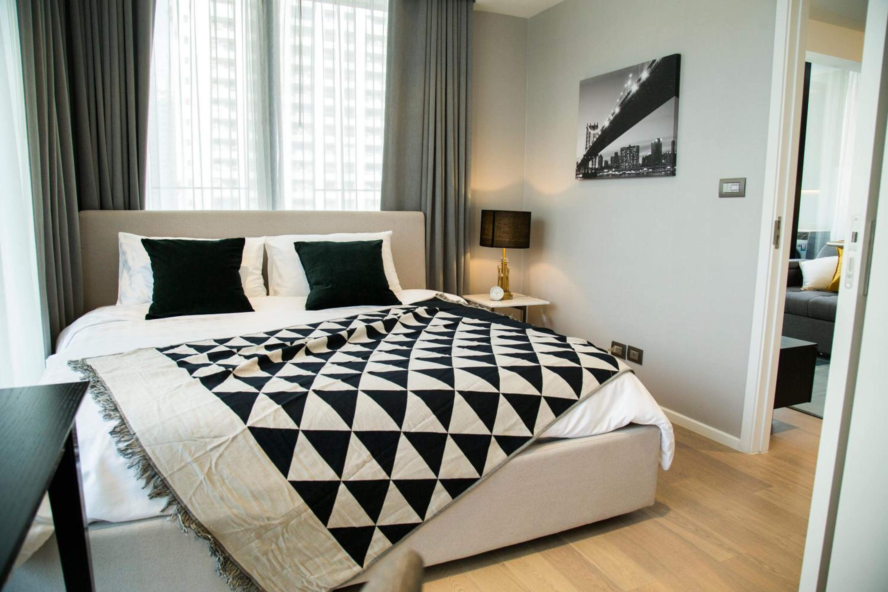 Circle Sukhumvit 11#Luxury#Pool#Gym#BTS Nana&MRT Sukhumvit#1BR#Max2ppl