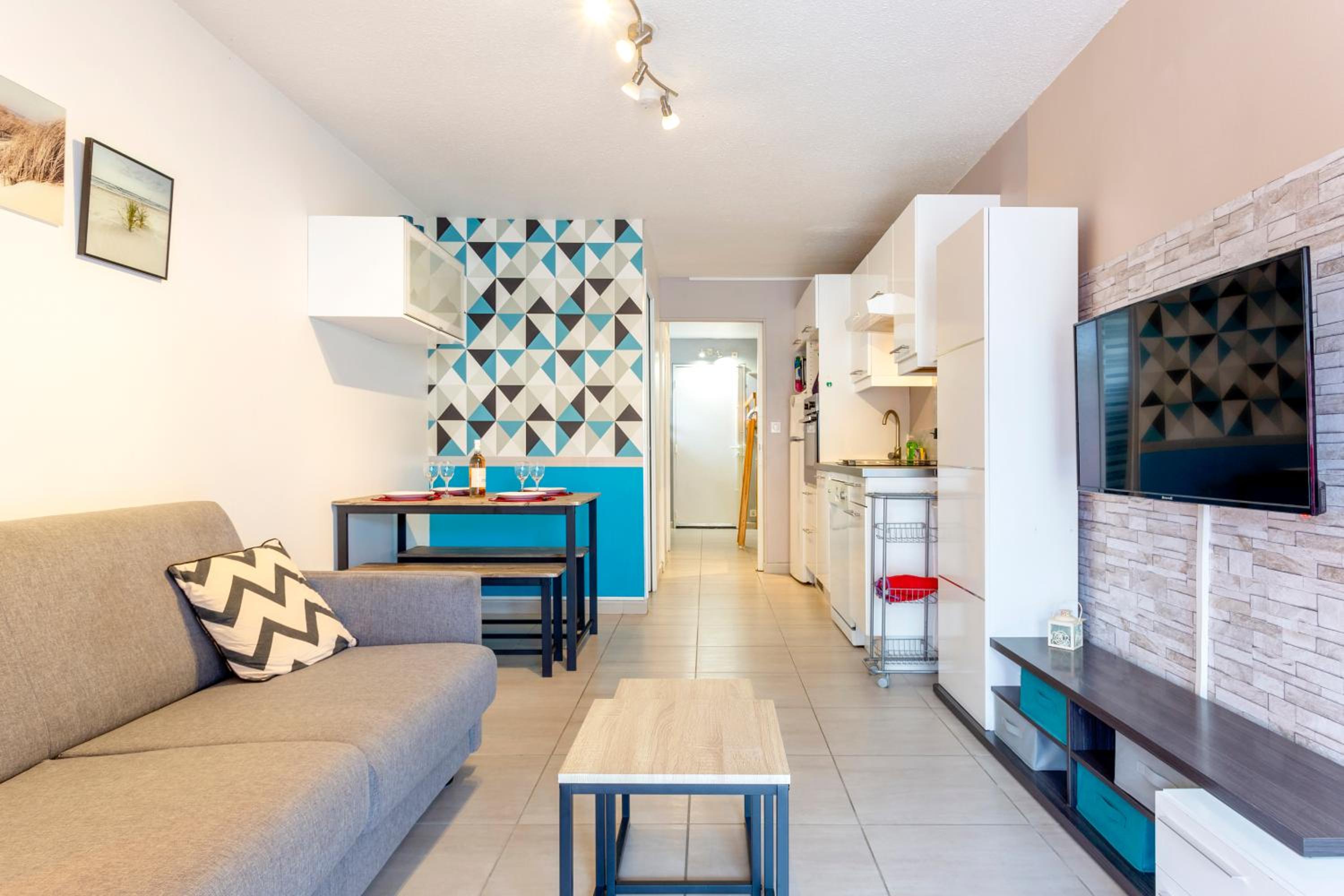 Hotel Beau studio avec grande terrasse - Image 1