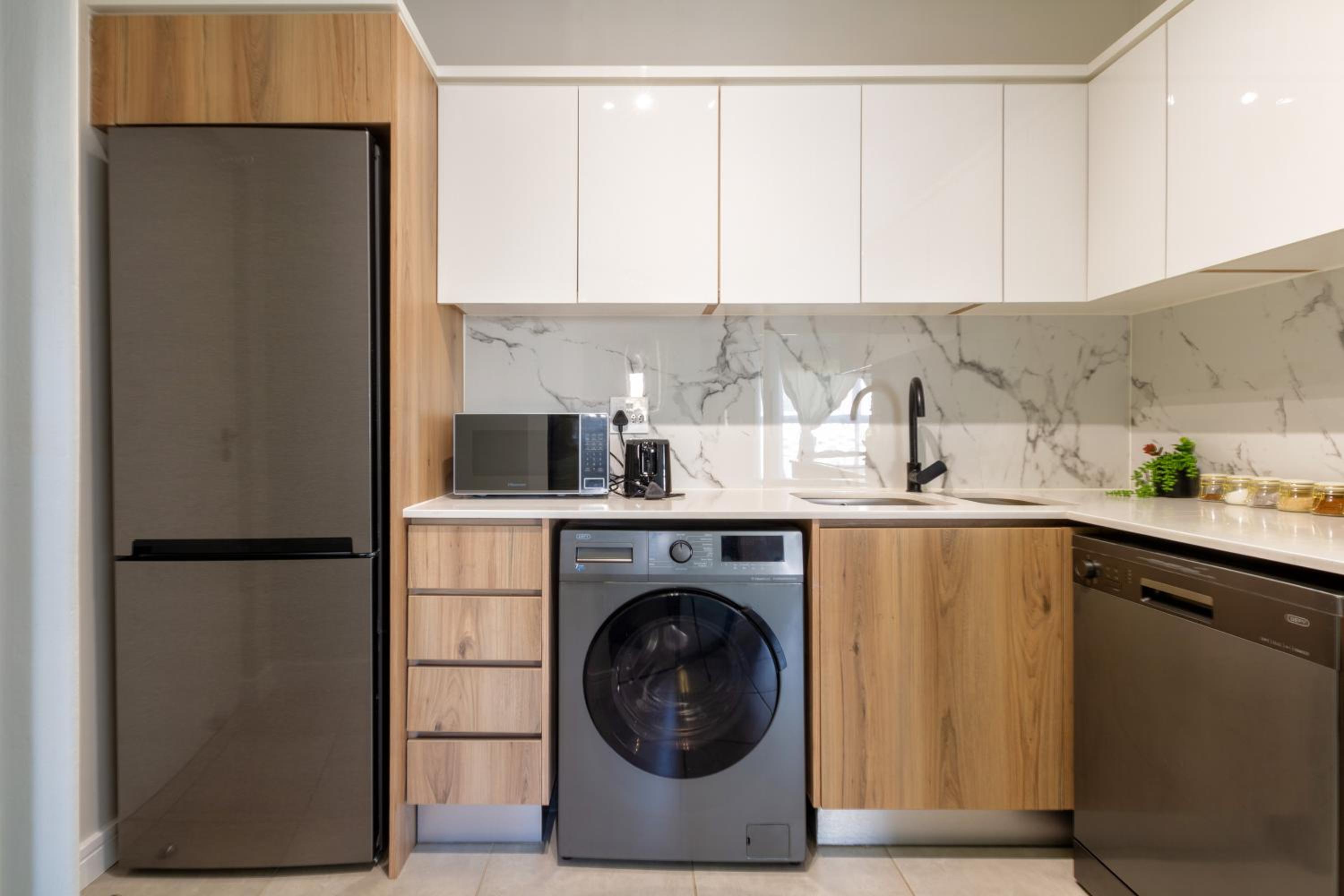 Lovely 1 Modern bedroom in Waterfall City, Midrand, photo 3 of 23
