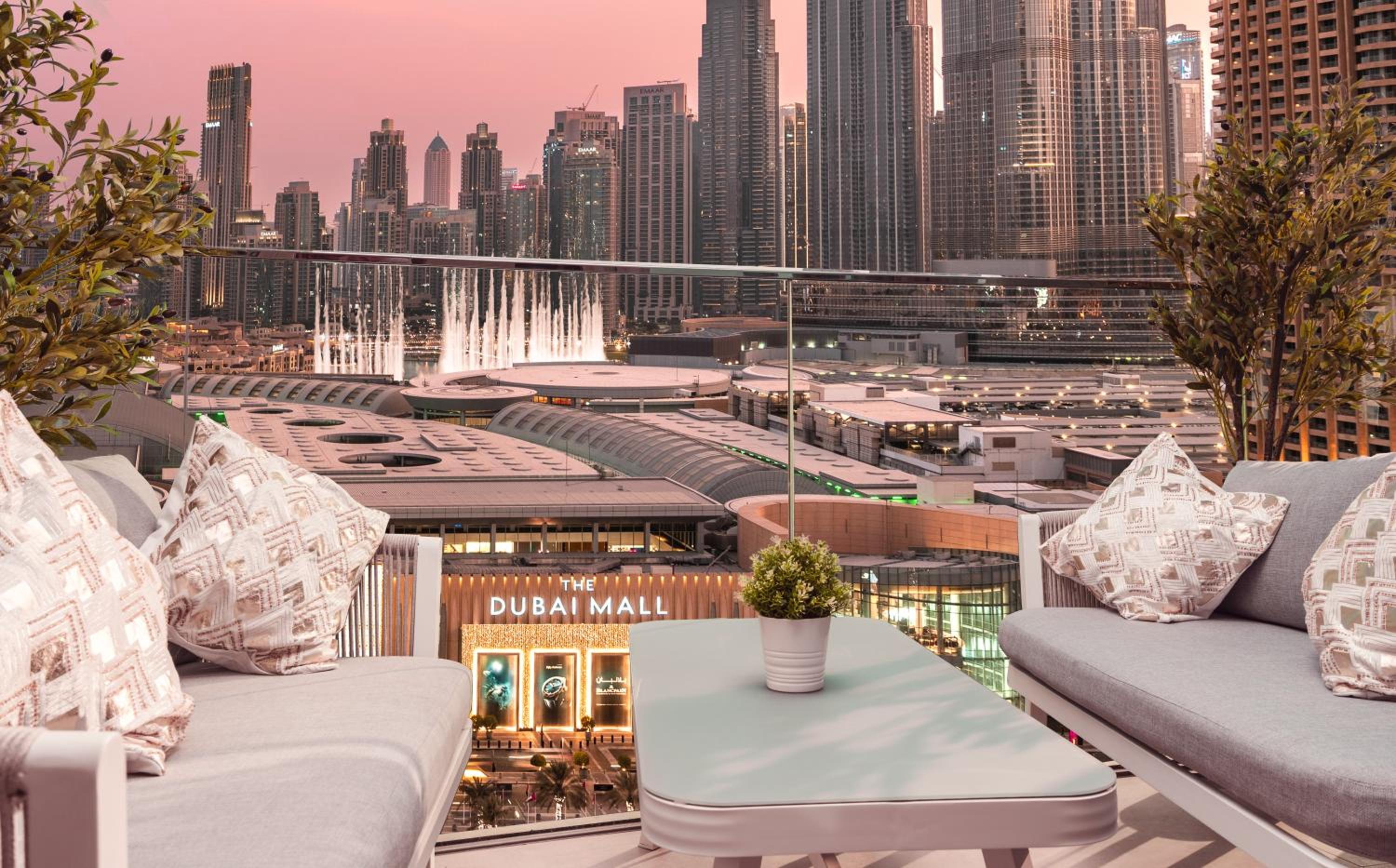 Elite Royal Apartment - Panoramic Full Burj Khalifa, Fountain & Skyline View - ACed direct connection to Dubai Mall - Governor