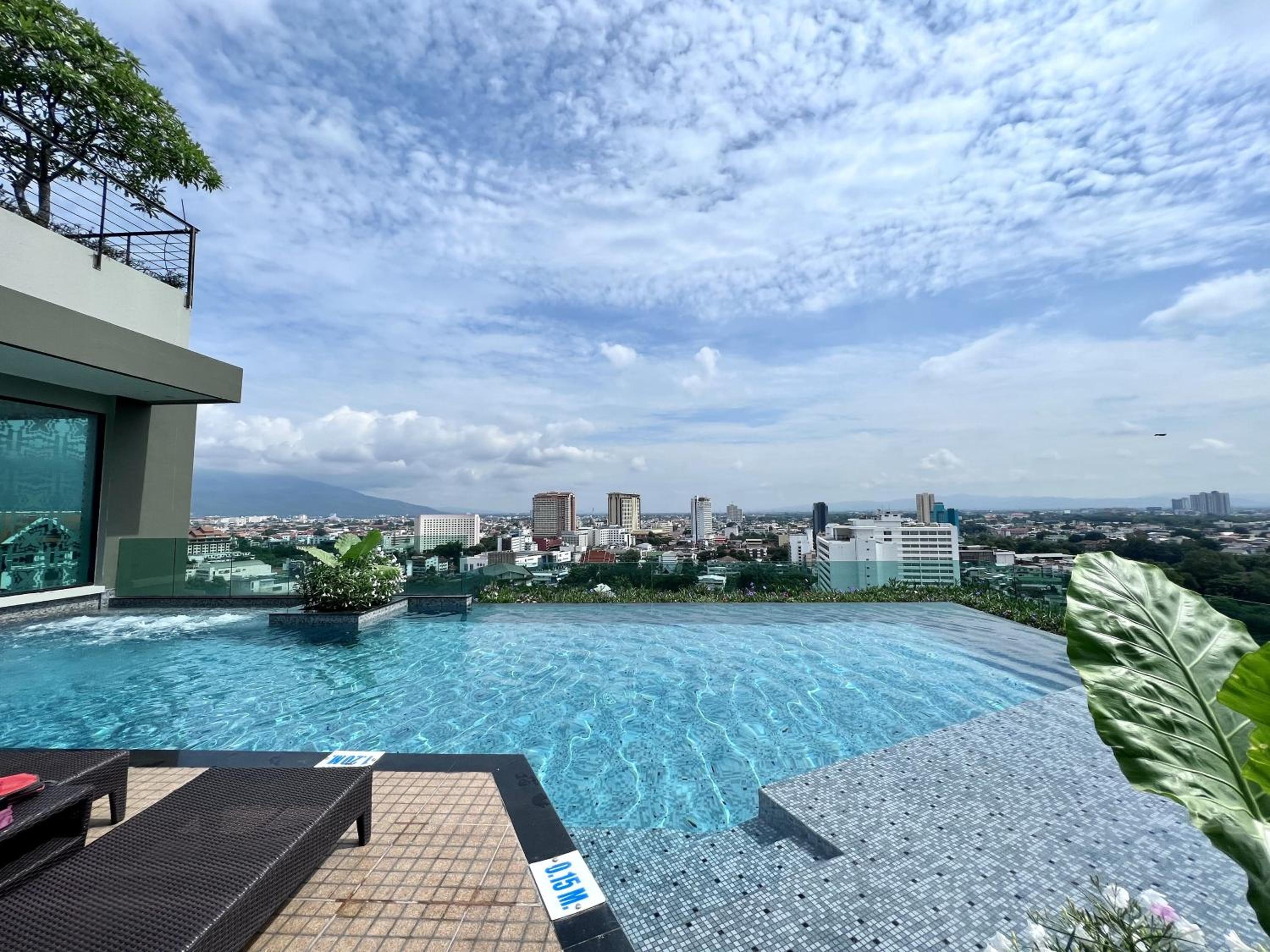 Luxury 2-Bedroom Condo with Pool