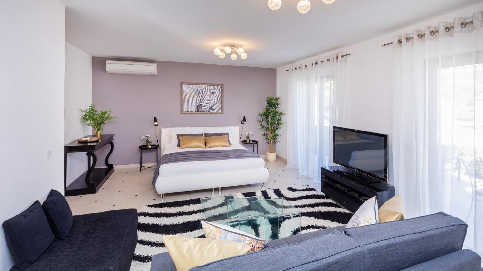 Palm Apartments with Swimming pool