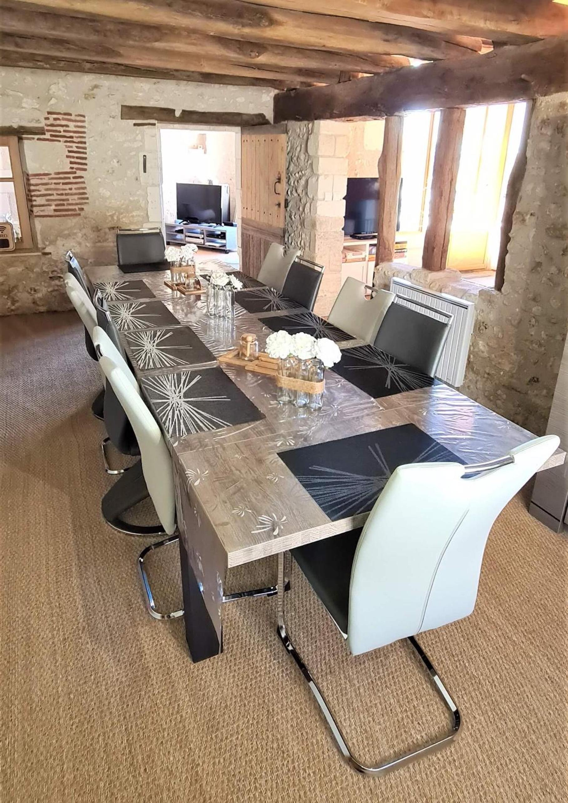 Gîte Atypique 2 à 8 PERSONNES avec piscine jacuzzi proche châteaux de la Loire