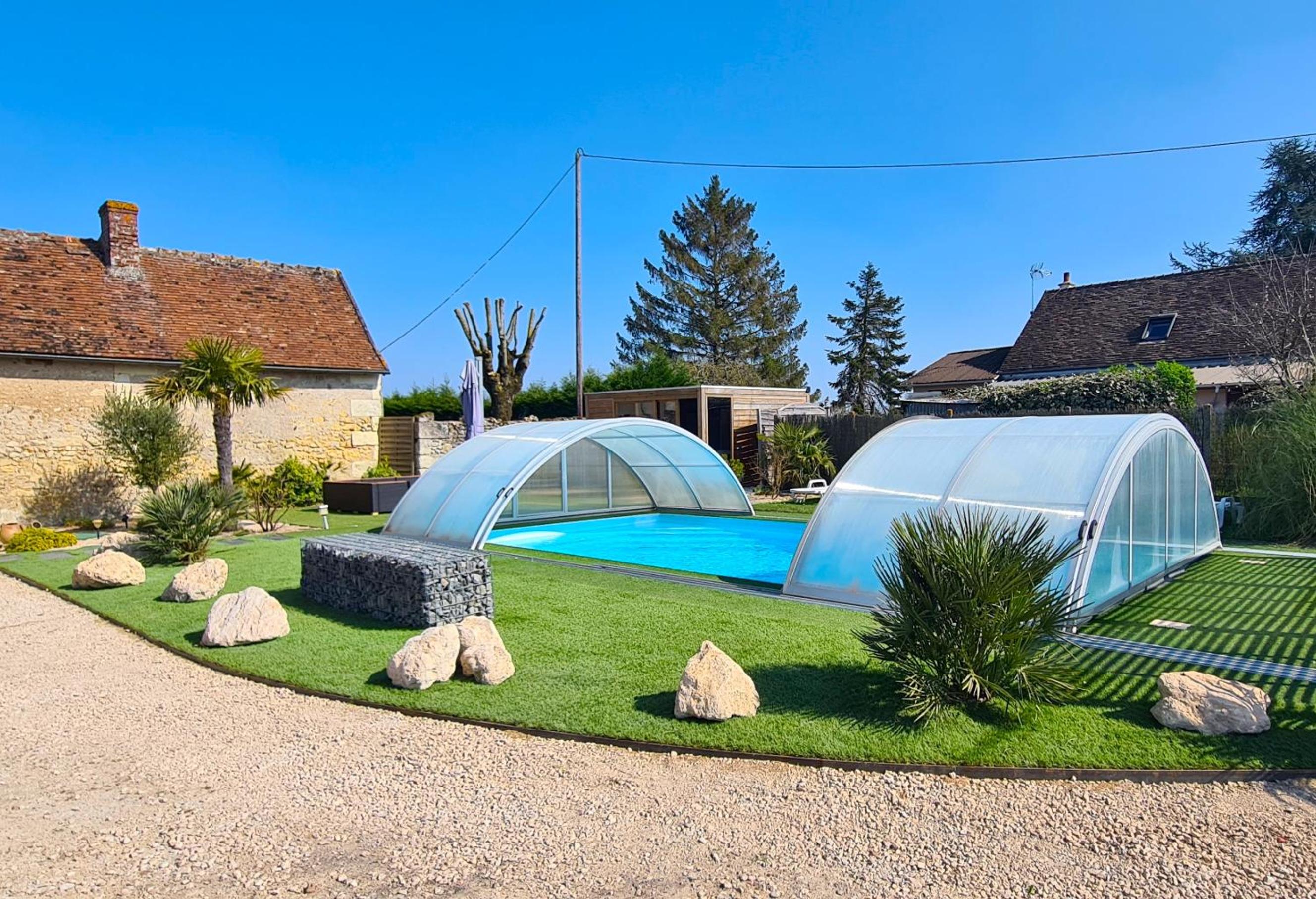 Gîte Atypique 2 à 8 PERSONNES avec piscine jacuzzi proche châteaux de la Loire