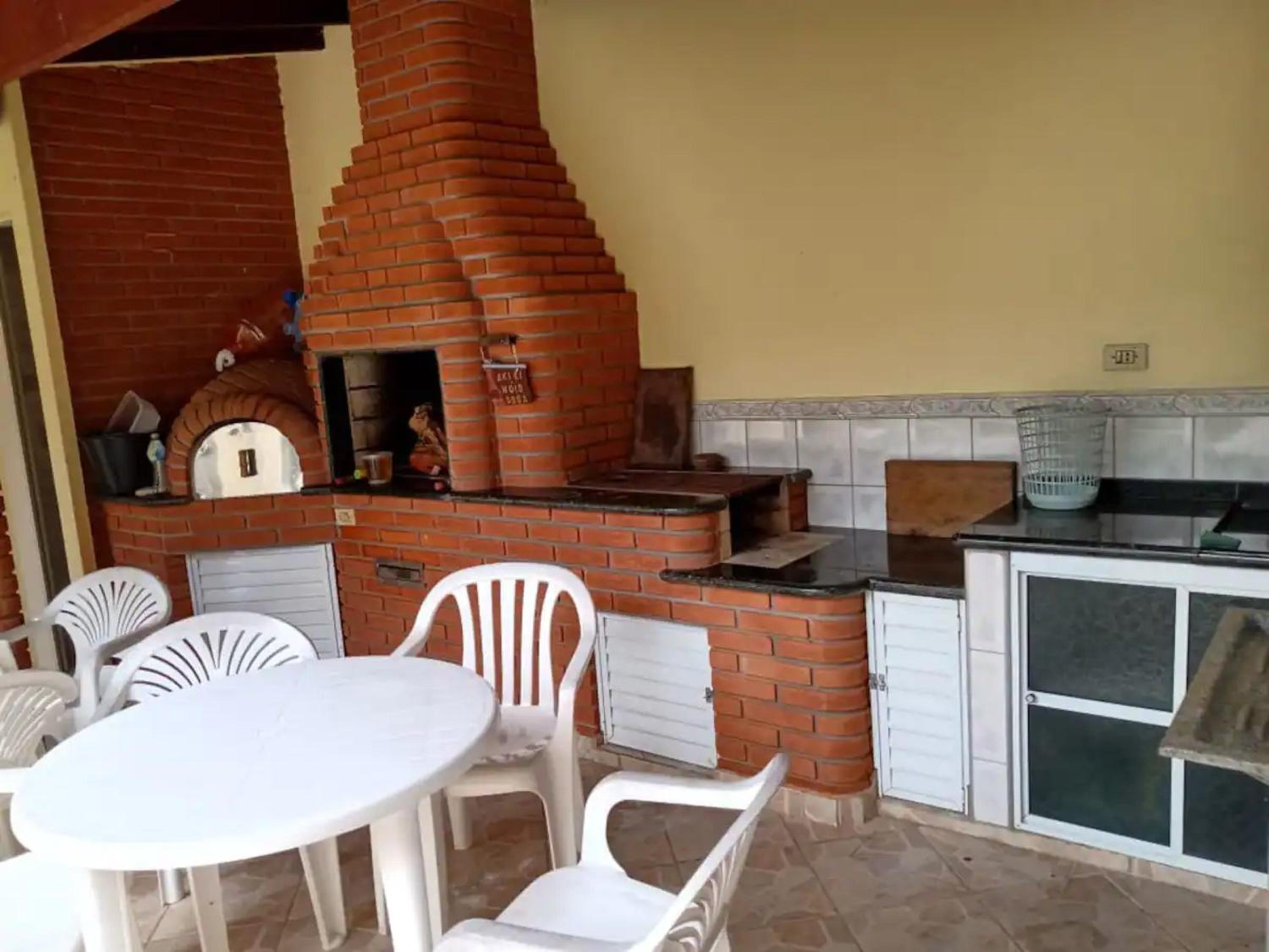 Sobrado 4 dorm Cond. Fechado Praia da Mococa Caraguatatuba