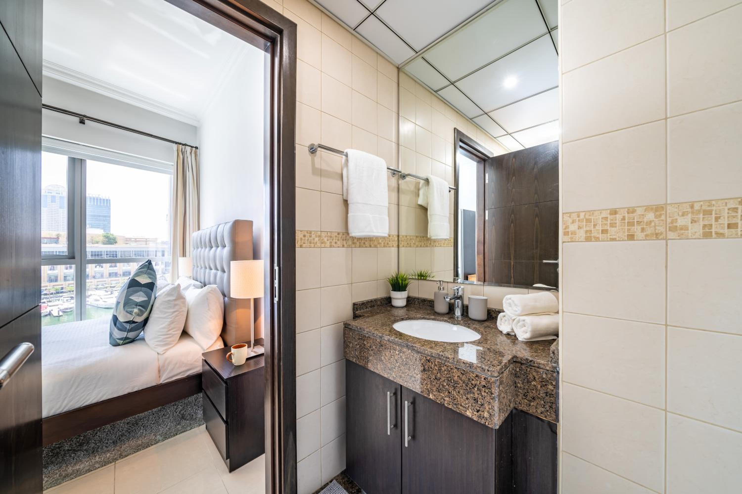 Cute 1BR - Dubai Marina Views - Walk 9min to Beach