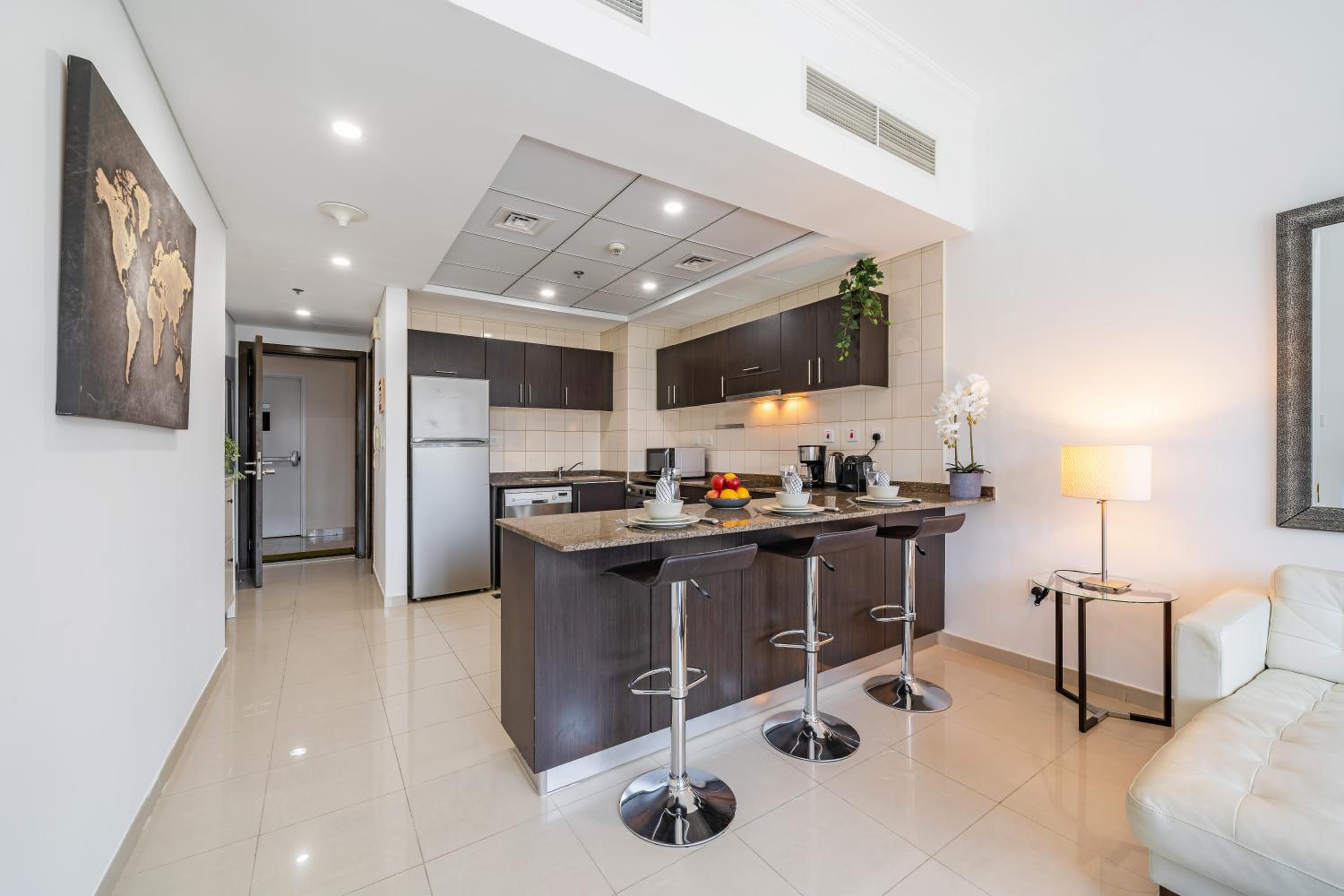 Cute 1BR - Dubai Marina Views - Walk 9min to Beach