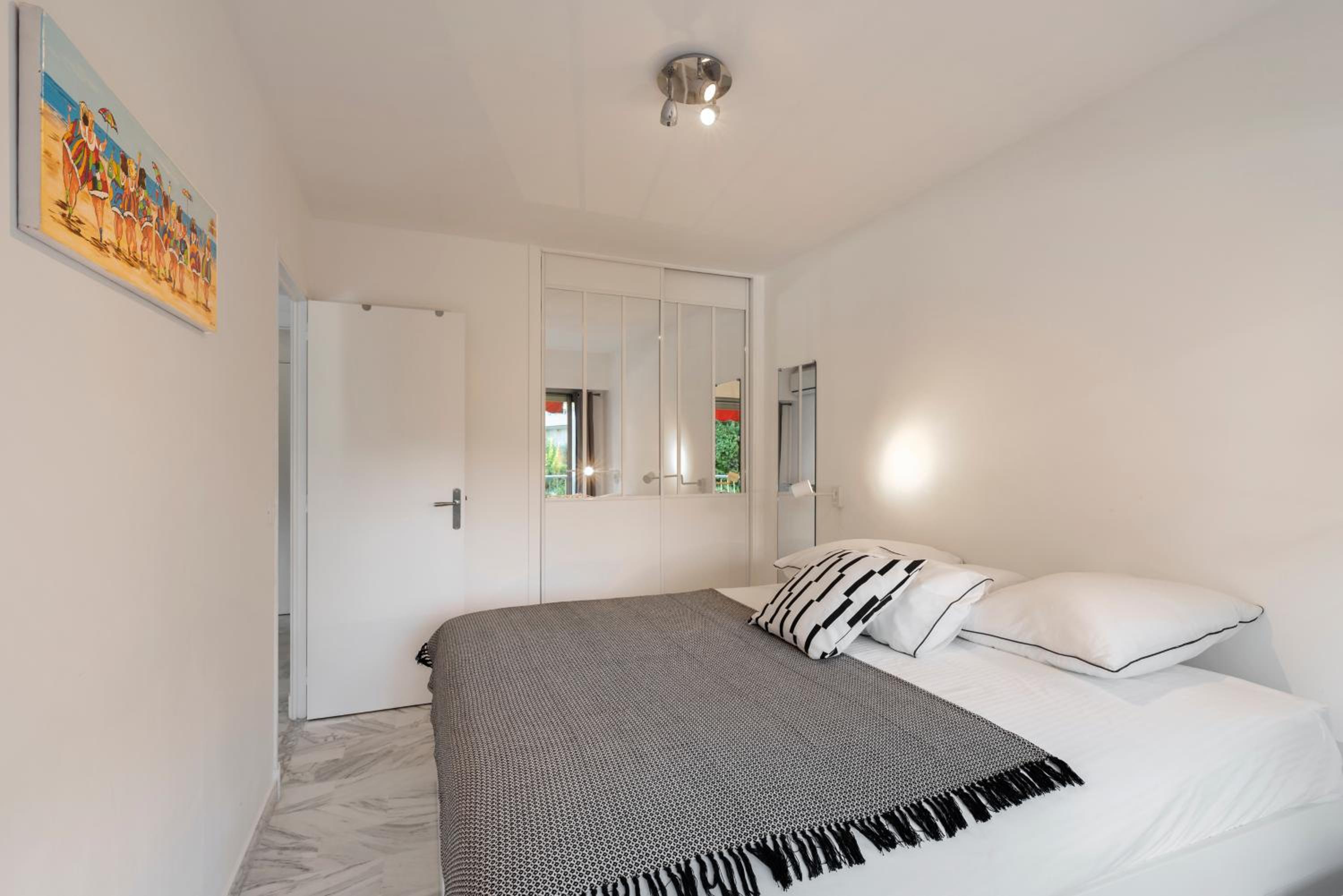 Appartement 2 pièces au calme proche Martinez avec parking privé