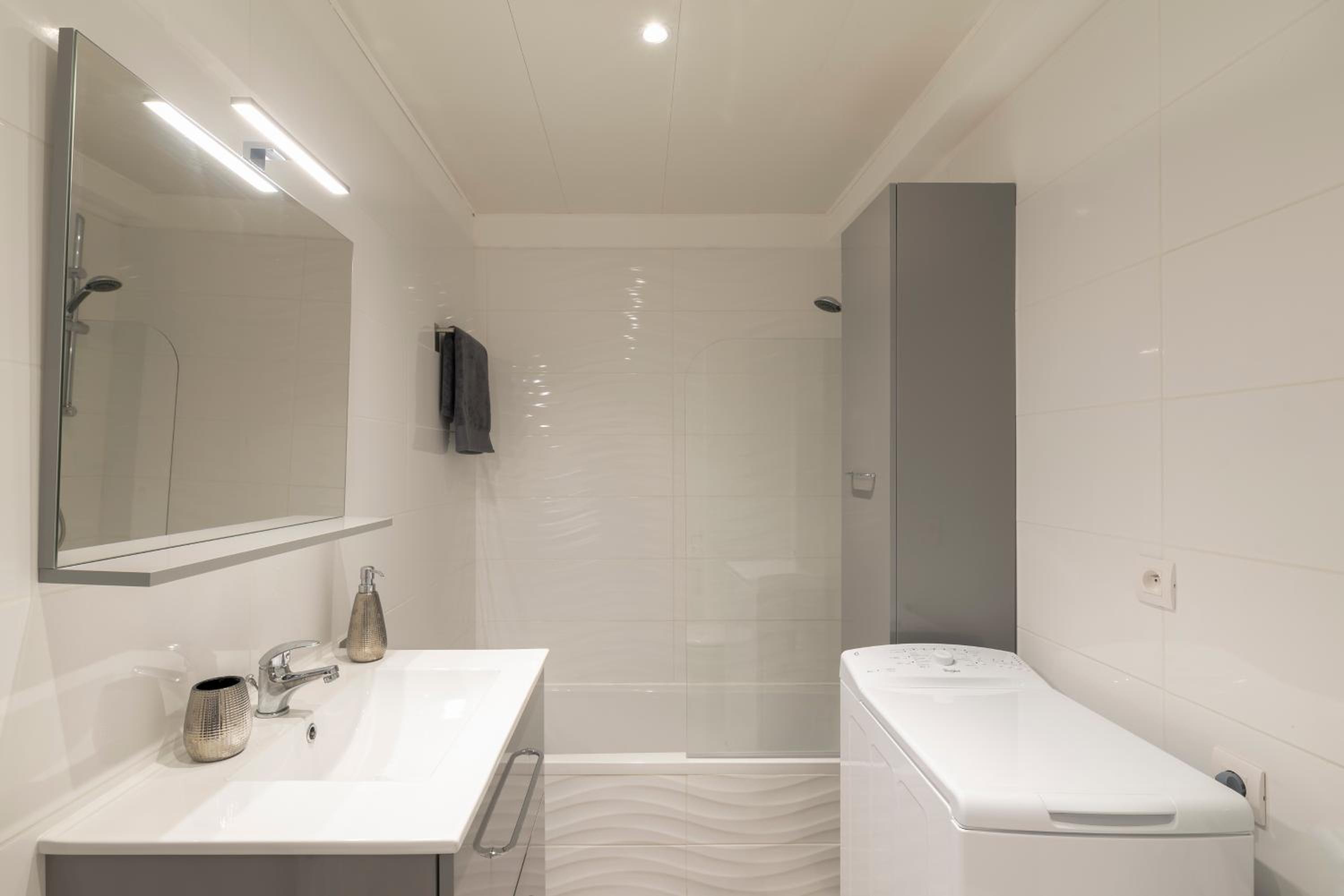 Appartement 2 pièces au calme proche Martinez avec parking privé