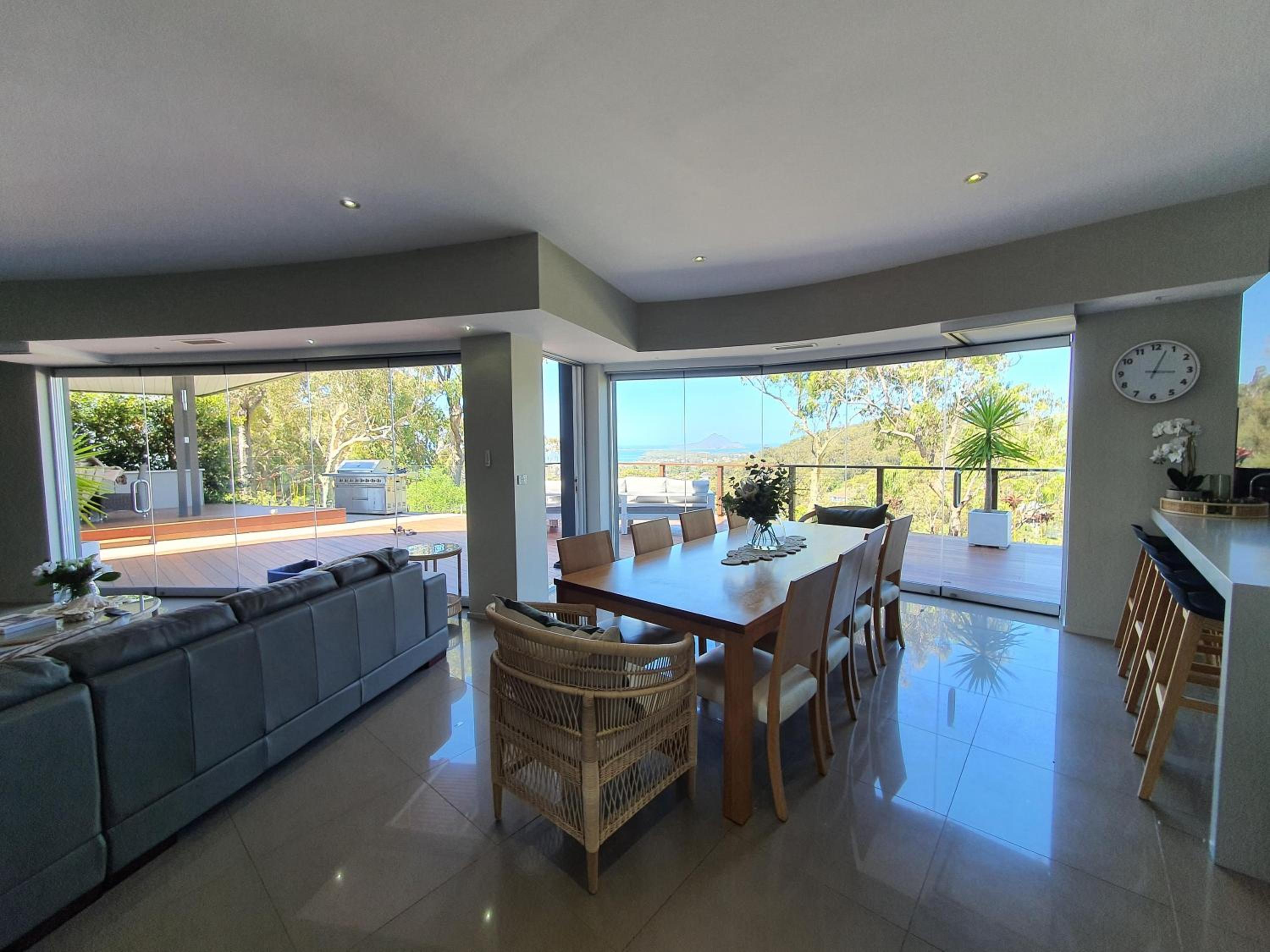 Grandview - Luxurious Entertainer with Spectacular Views