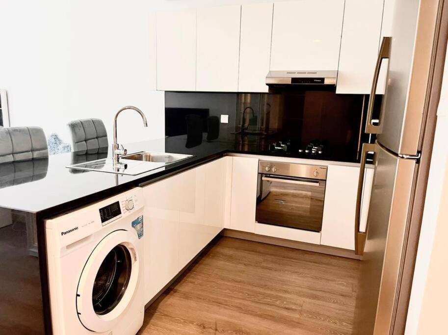 ModernLux - Lovely Studio Apartment in JVT next to Park