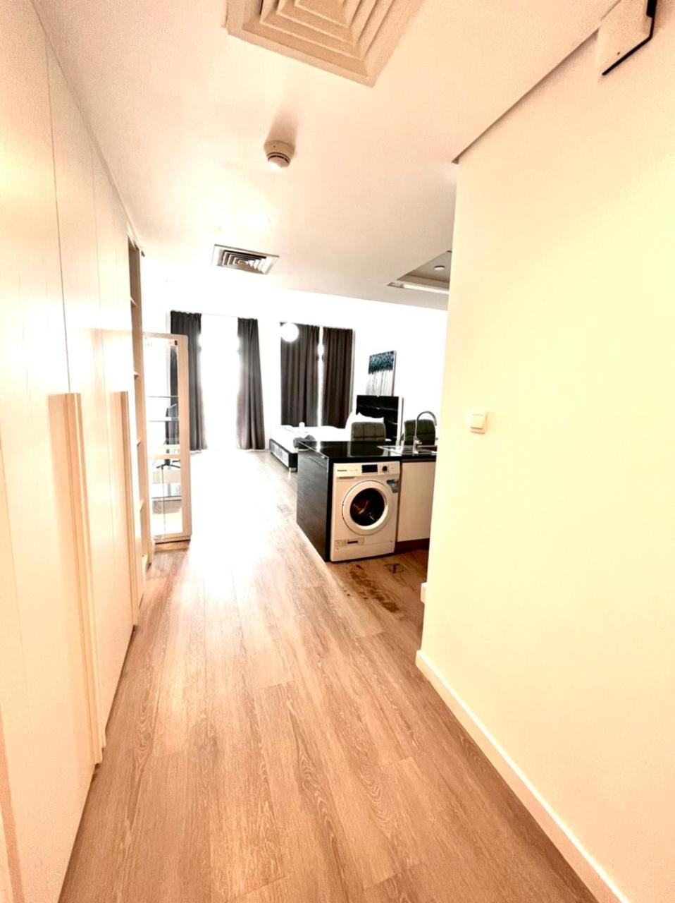 ModernLux - Lovely Studio Apartment in JVT next to Park