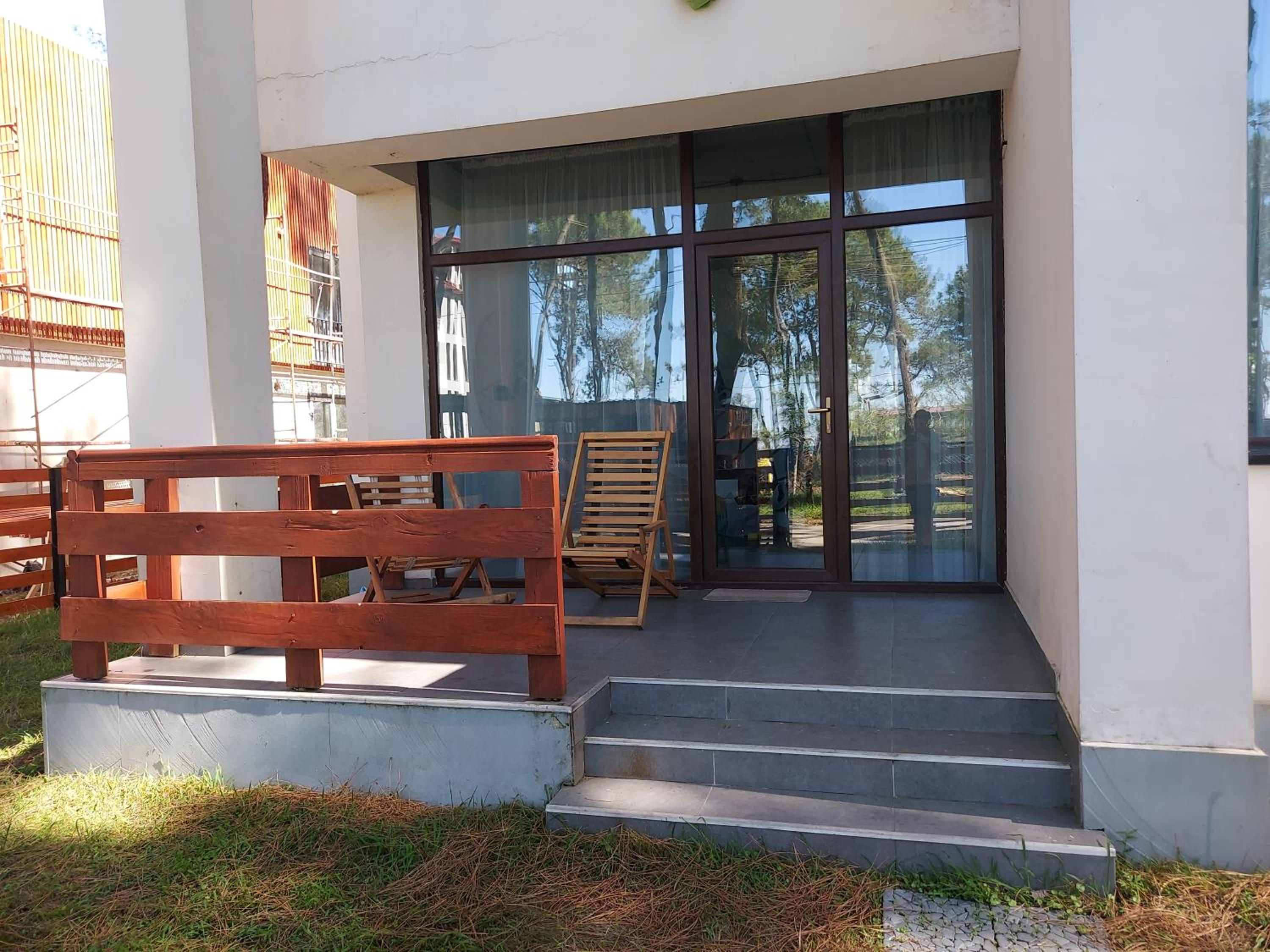 Beachfront 4-bedroom home in Kaprovani pine forest