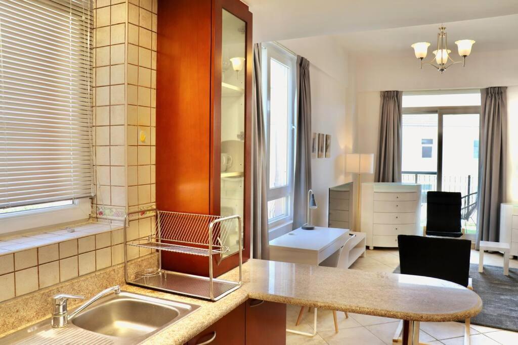Unified Vacation Homes-Spacious Studio in lush green Motor City