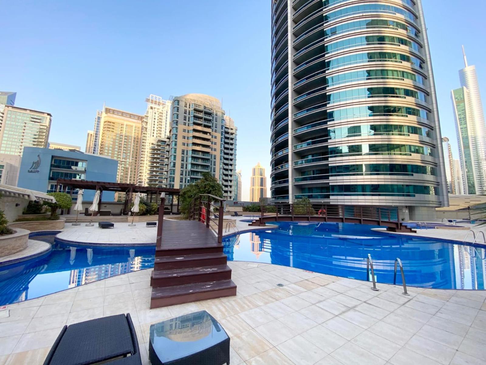 Hotel Dubai Marina - 5 bedroom, resort feel, great Amenities - Image 1