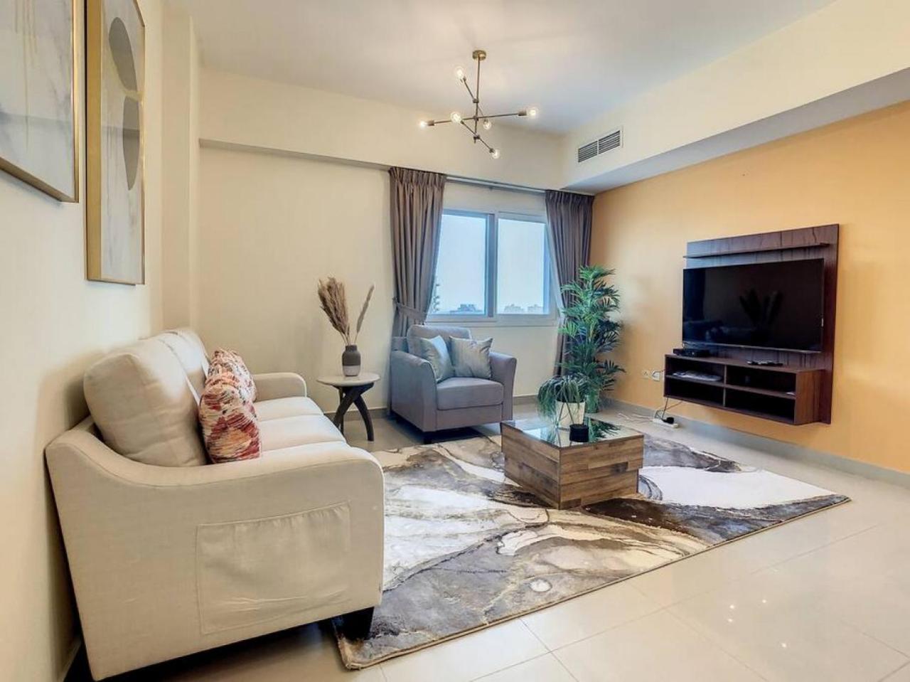 Key View - Red Residence