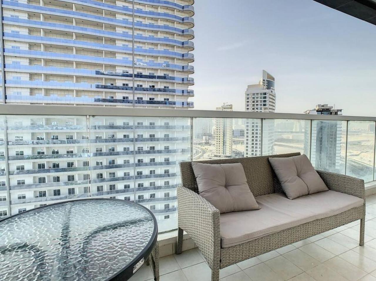 Key View - Red Residence