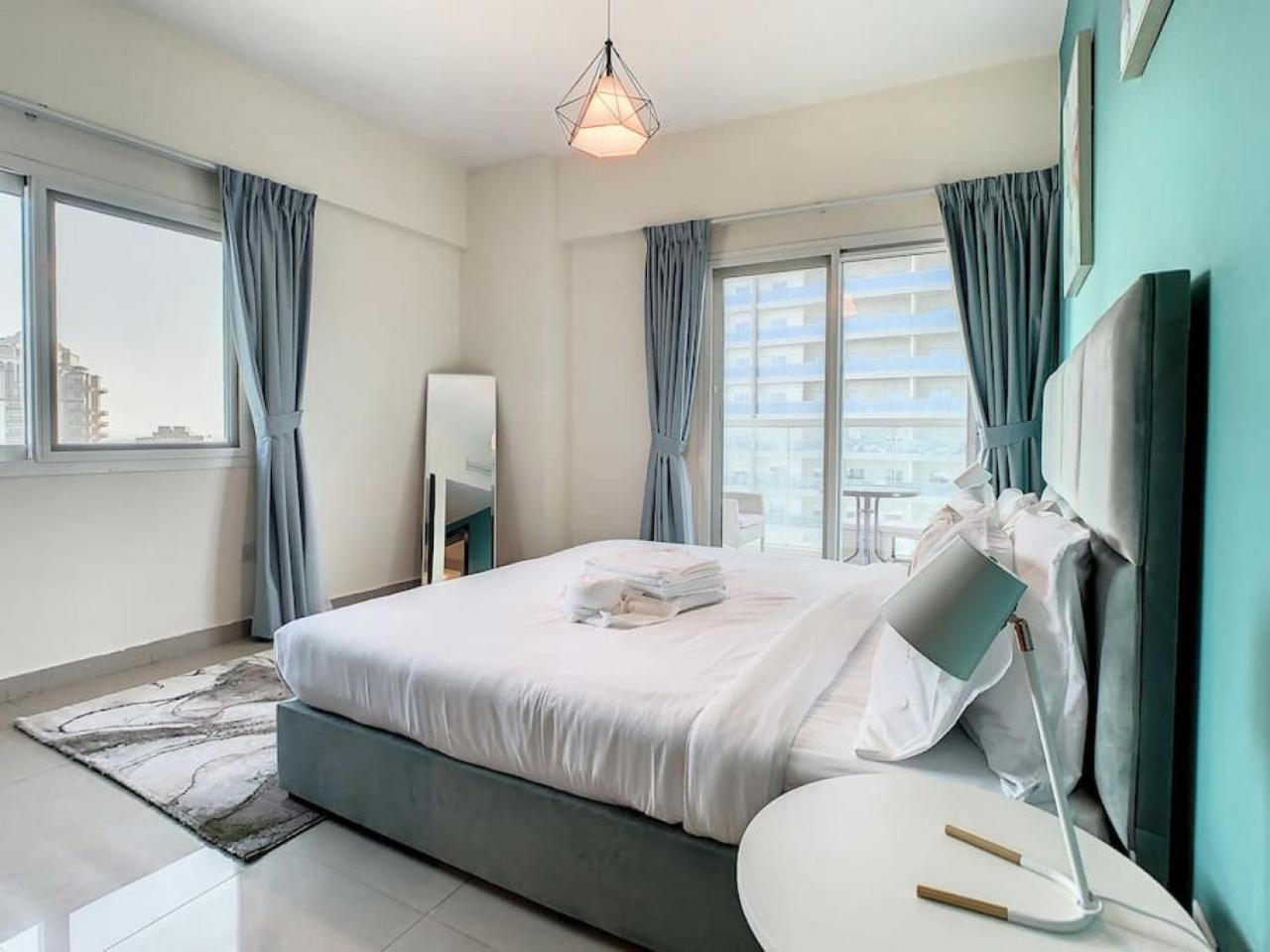 Key View - Red Residence
