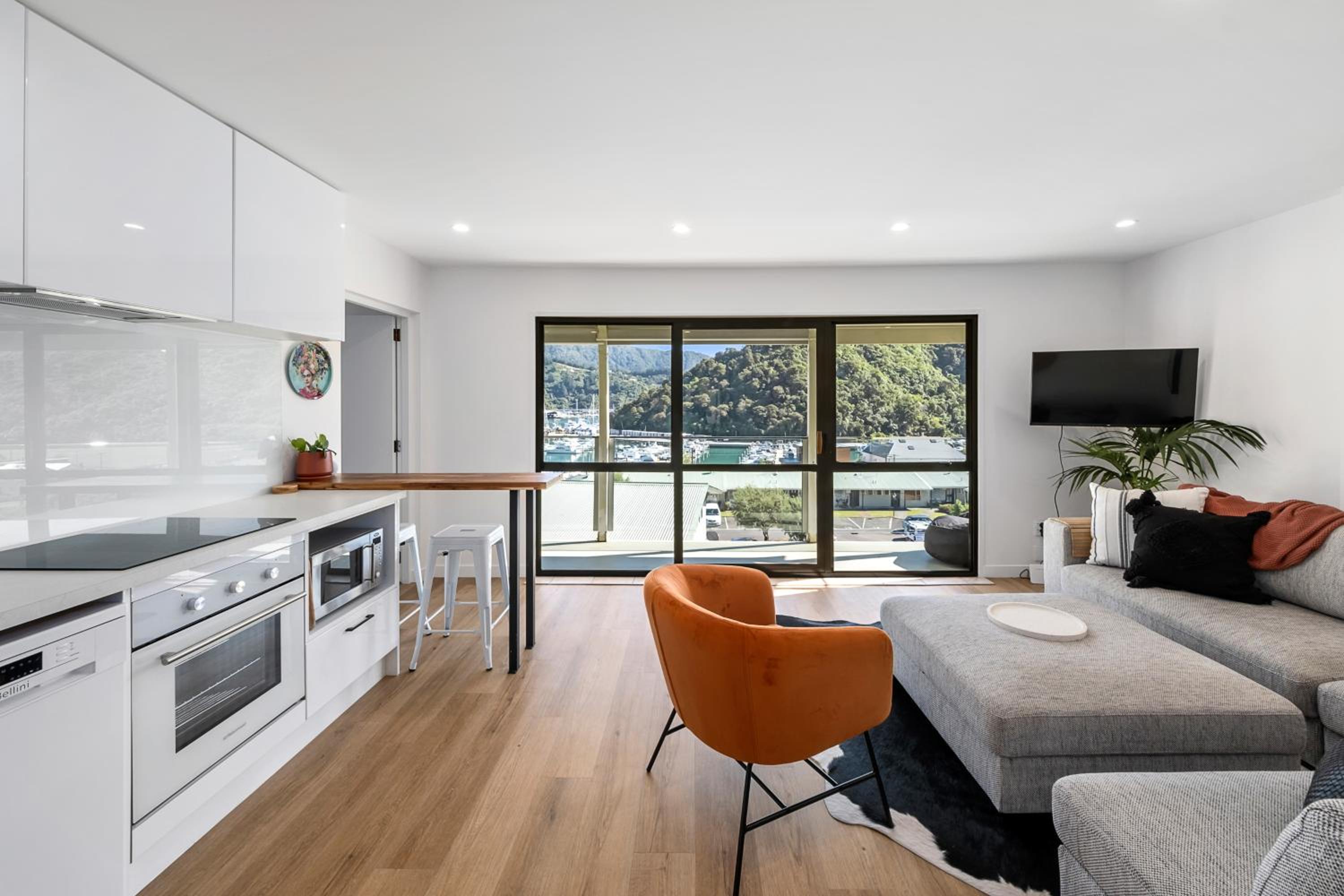 Peaceful Escape - Picton Holiday Apartment view 2