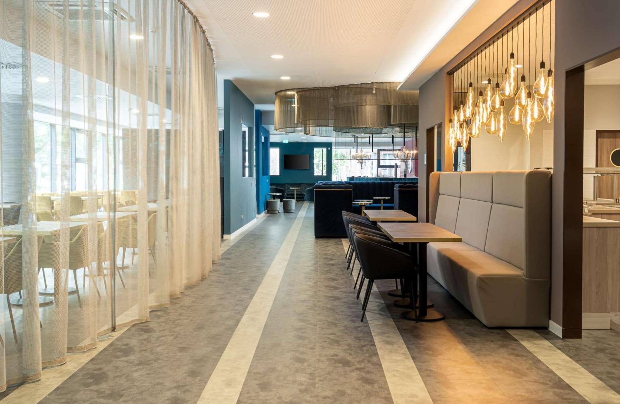 Lobby & Reception