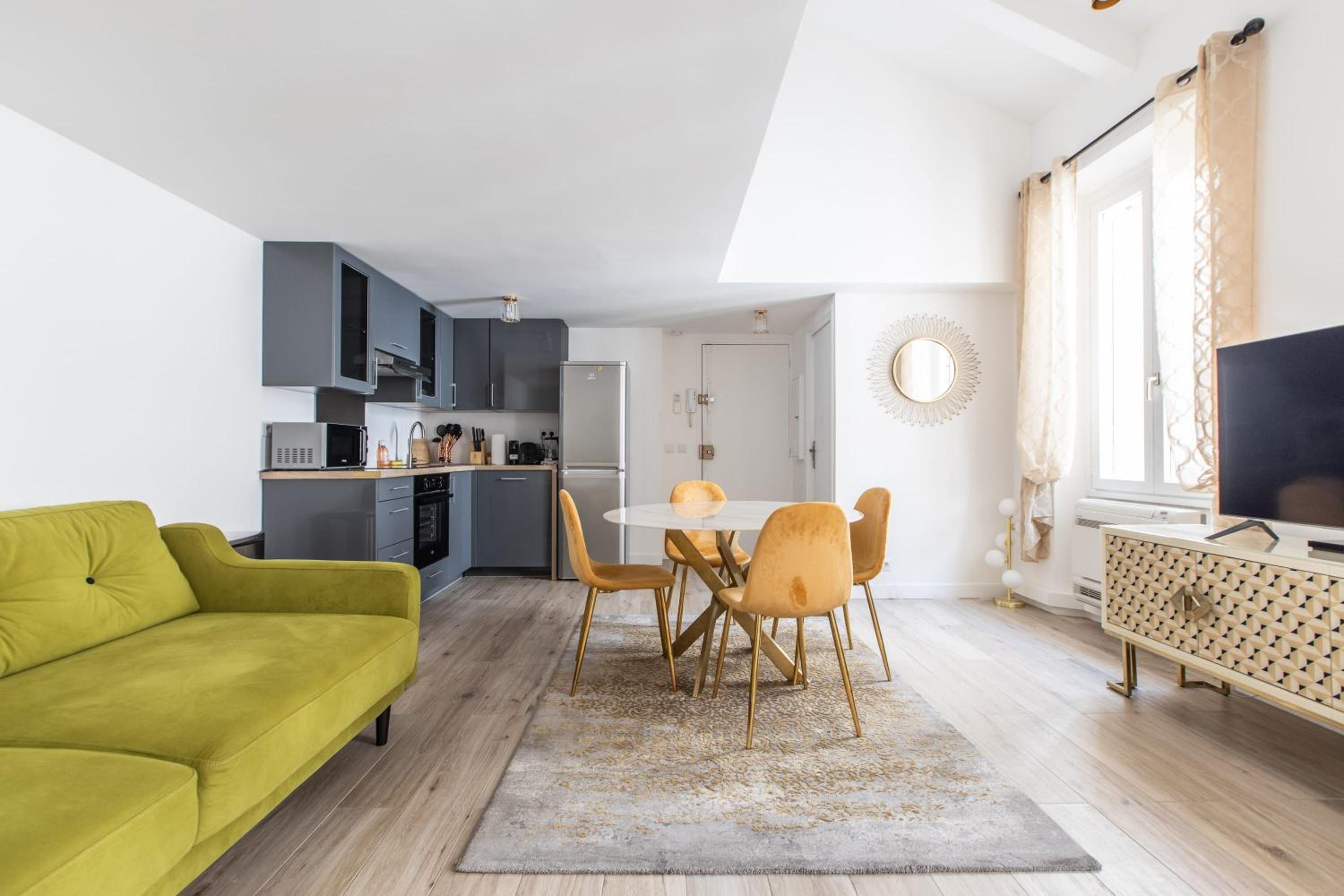 Beautiful City Center & Renovated Duplex Minutes from Beaches & Palais photo 3