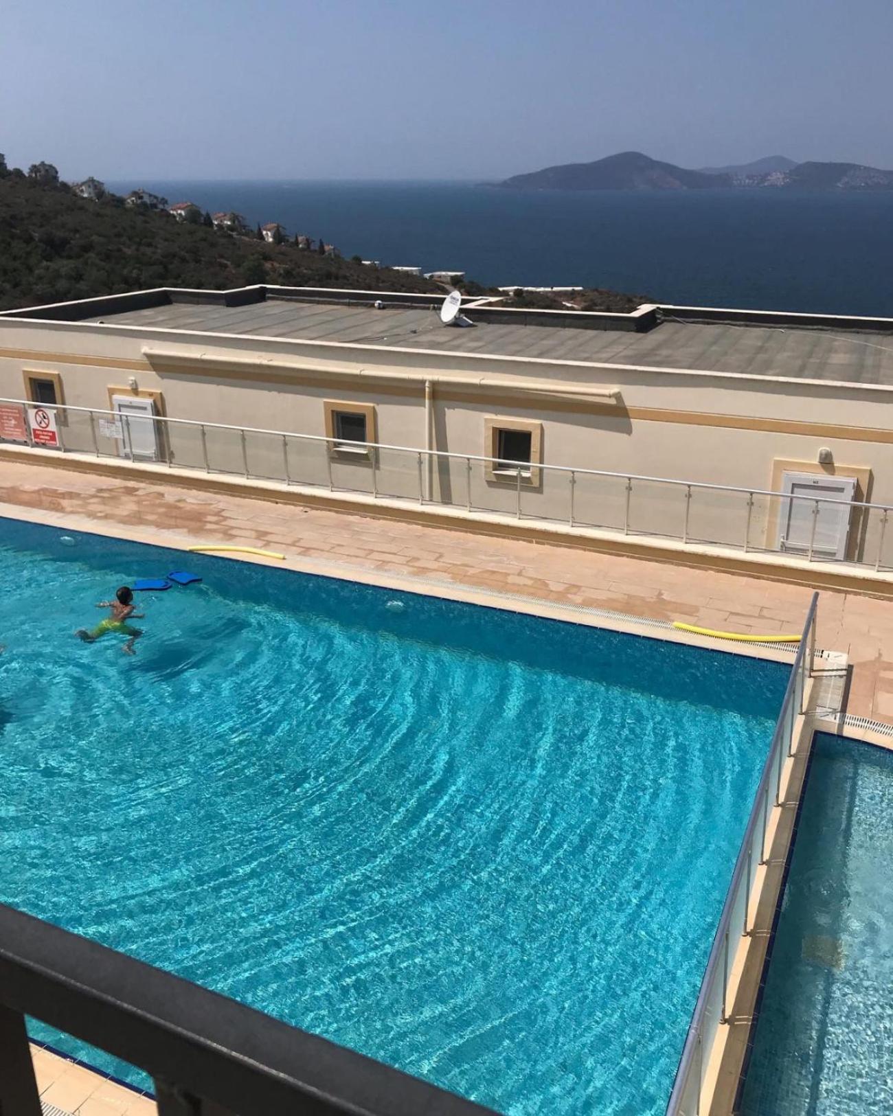 Lovely Flat near Sea with Shared Pool in Milas