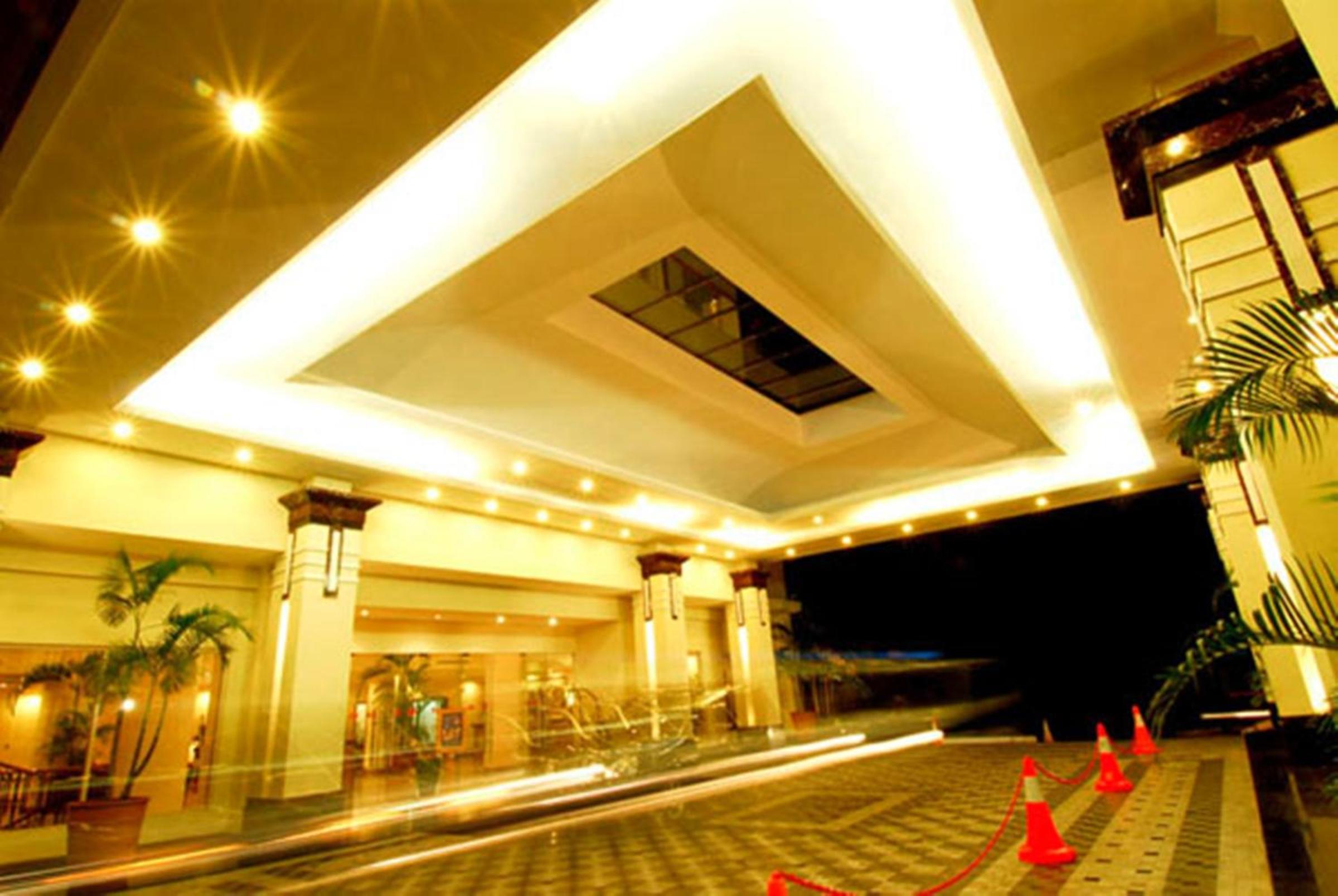 Hotel Gran Puri Manado - Image 1