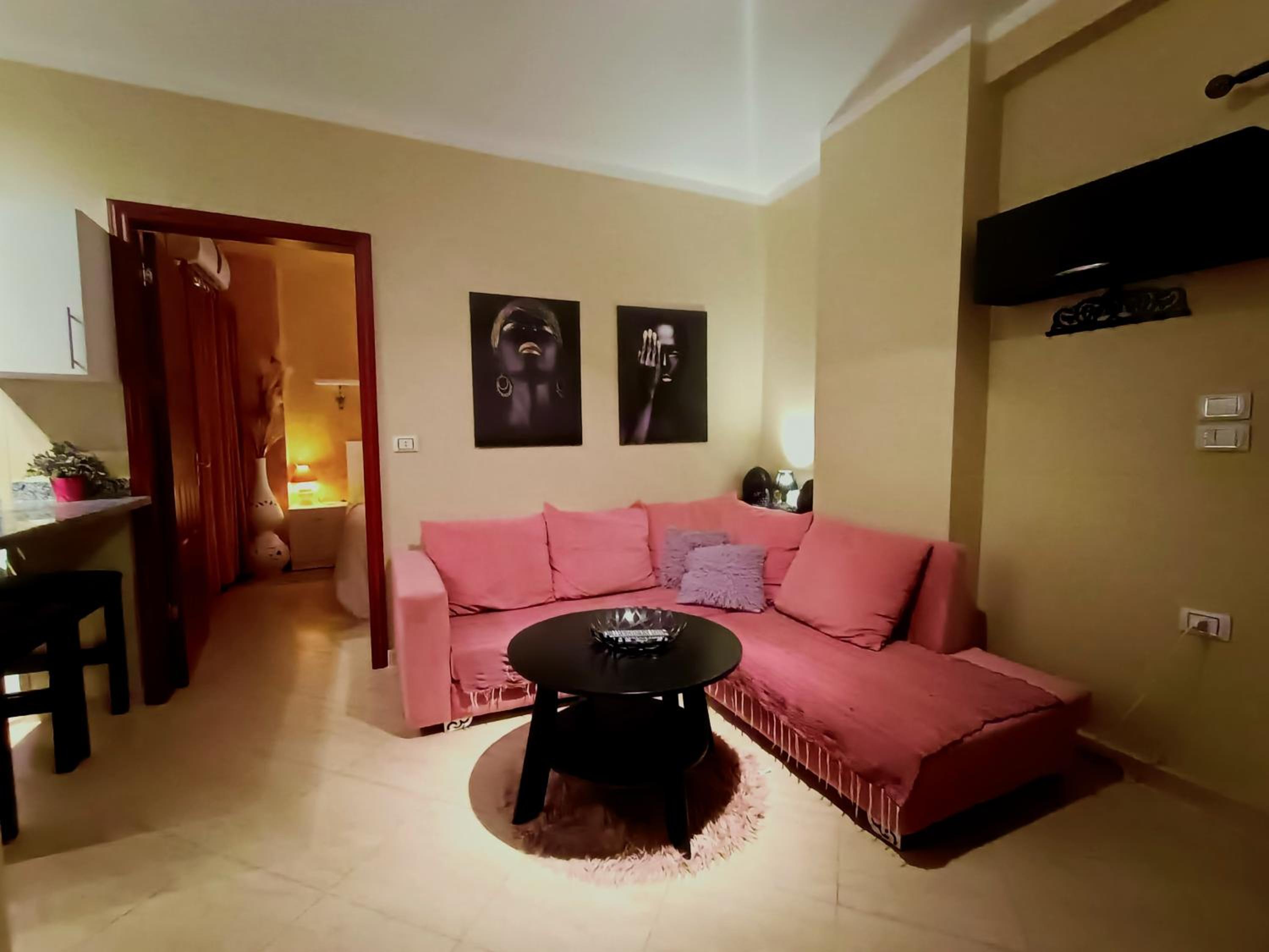 MOON - Apartment with swimming pool and BBQ terrace in CENTER CITY HRG