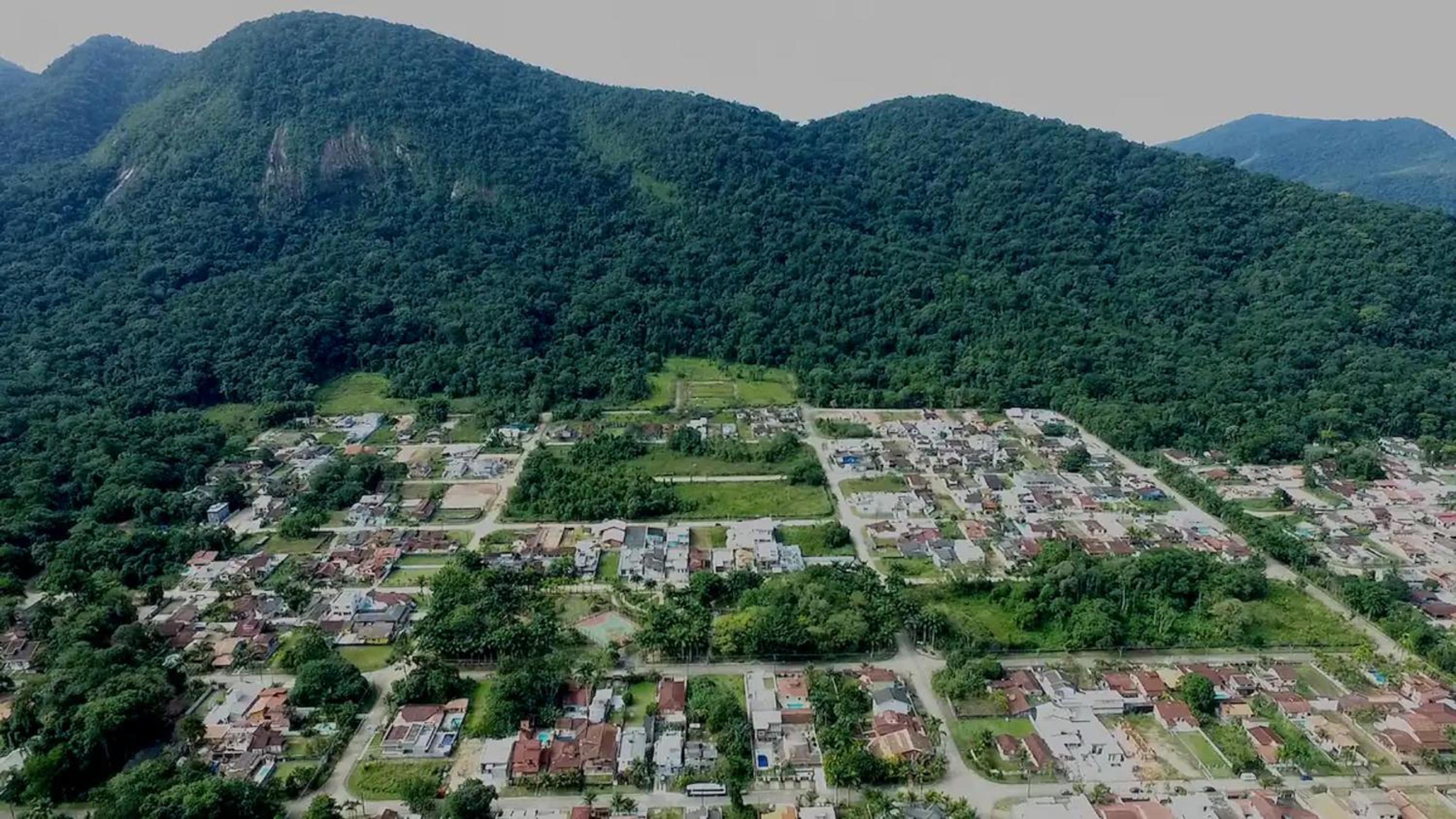 Sobrado 4 dorm Cond. Fechado Praia da Mococa Caraguatatuba