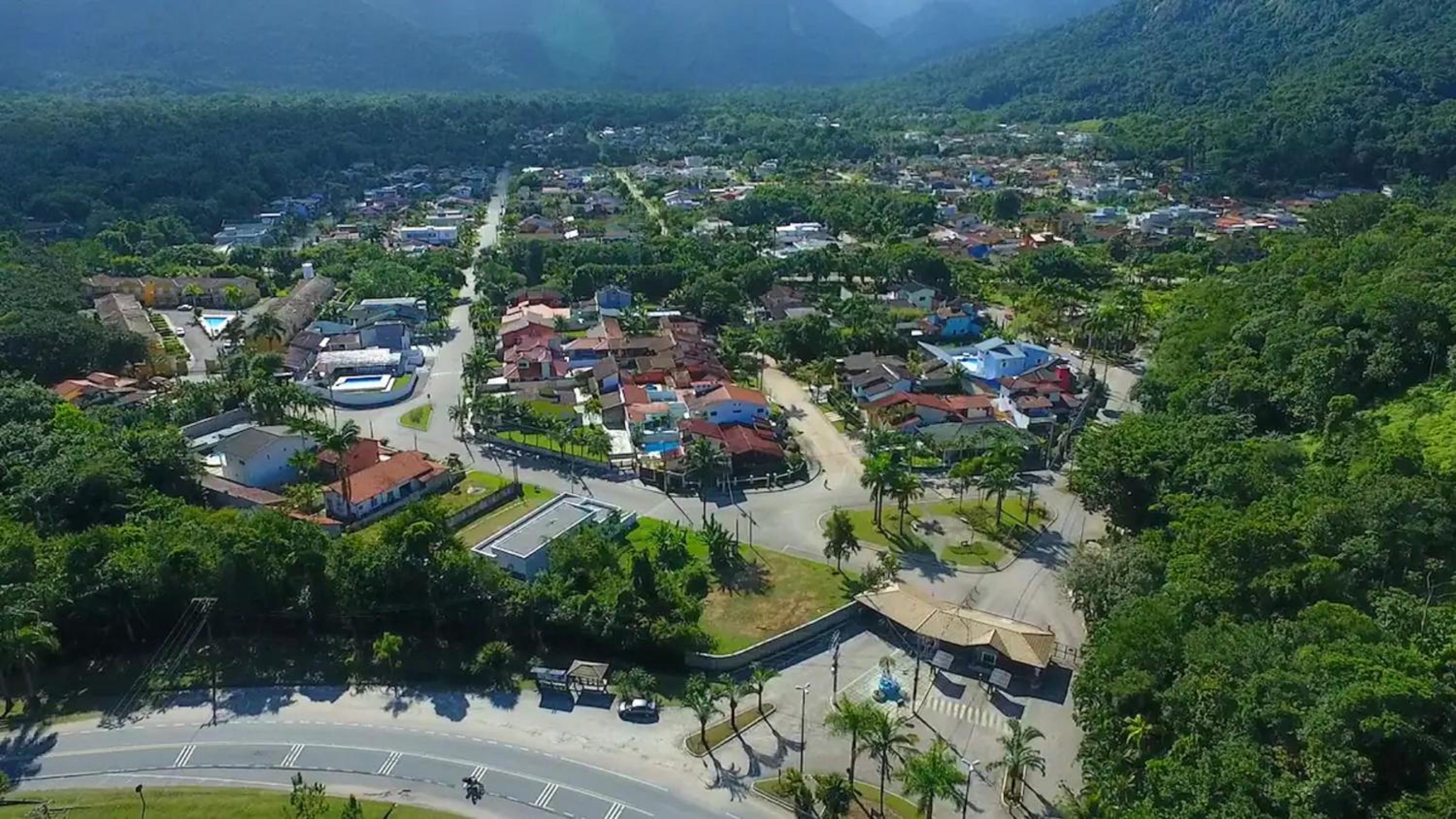 Sobrado 4 dorm Cond. Fechado Praia da Mococa Caraguatatuba