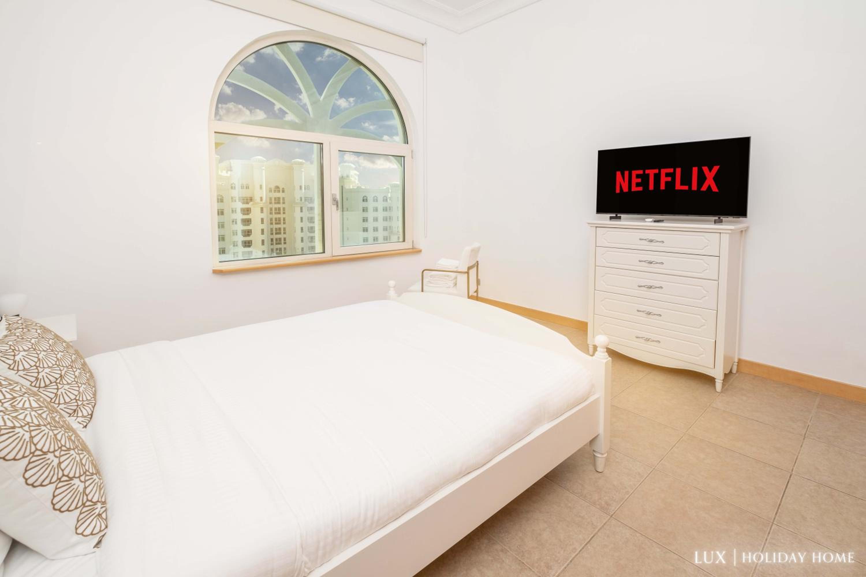 LUX - The Shoreline Penthouse Suite